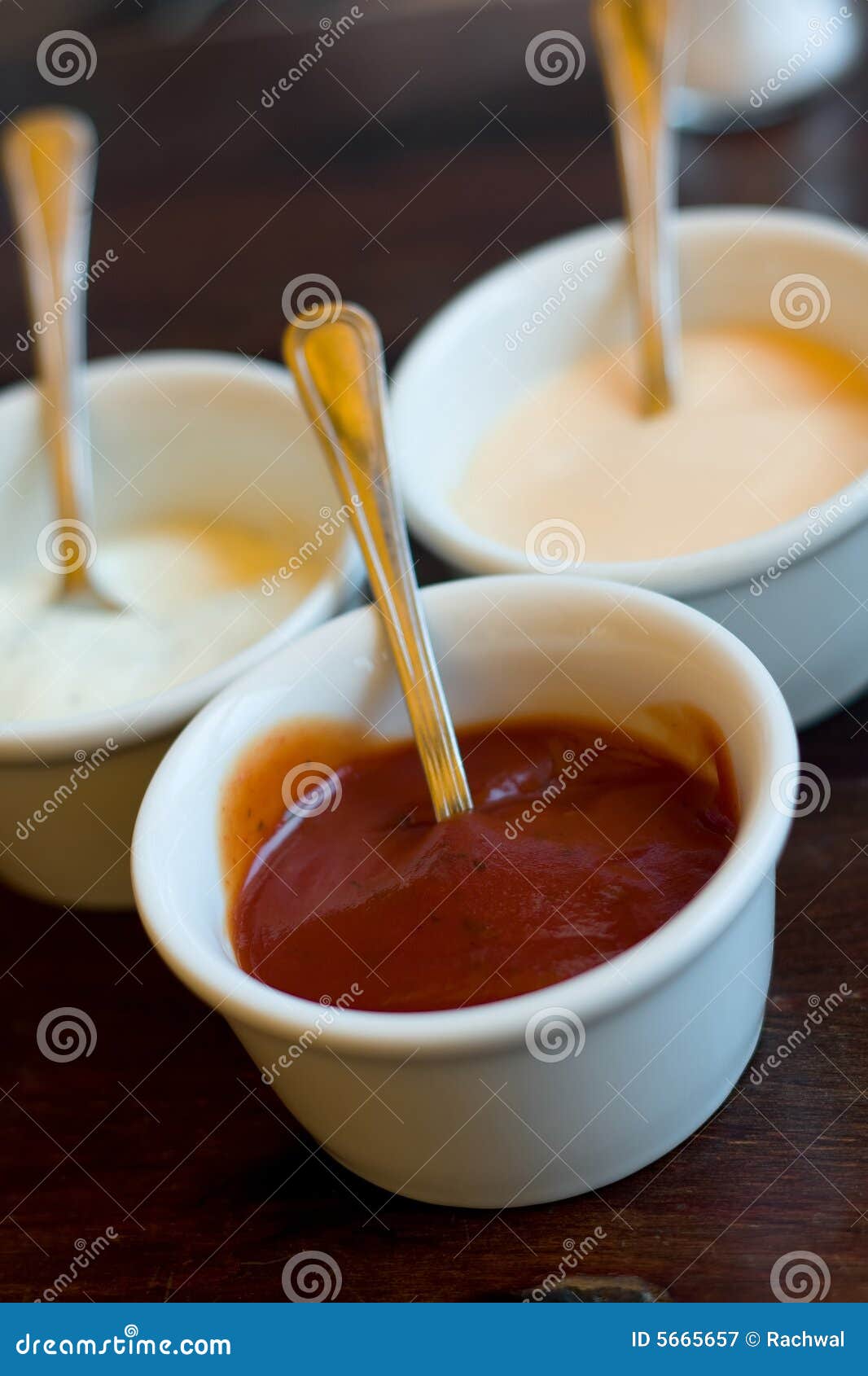 Appetizer tray with fresh sauce