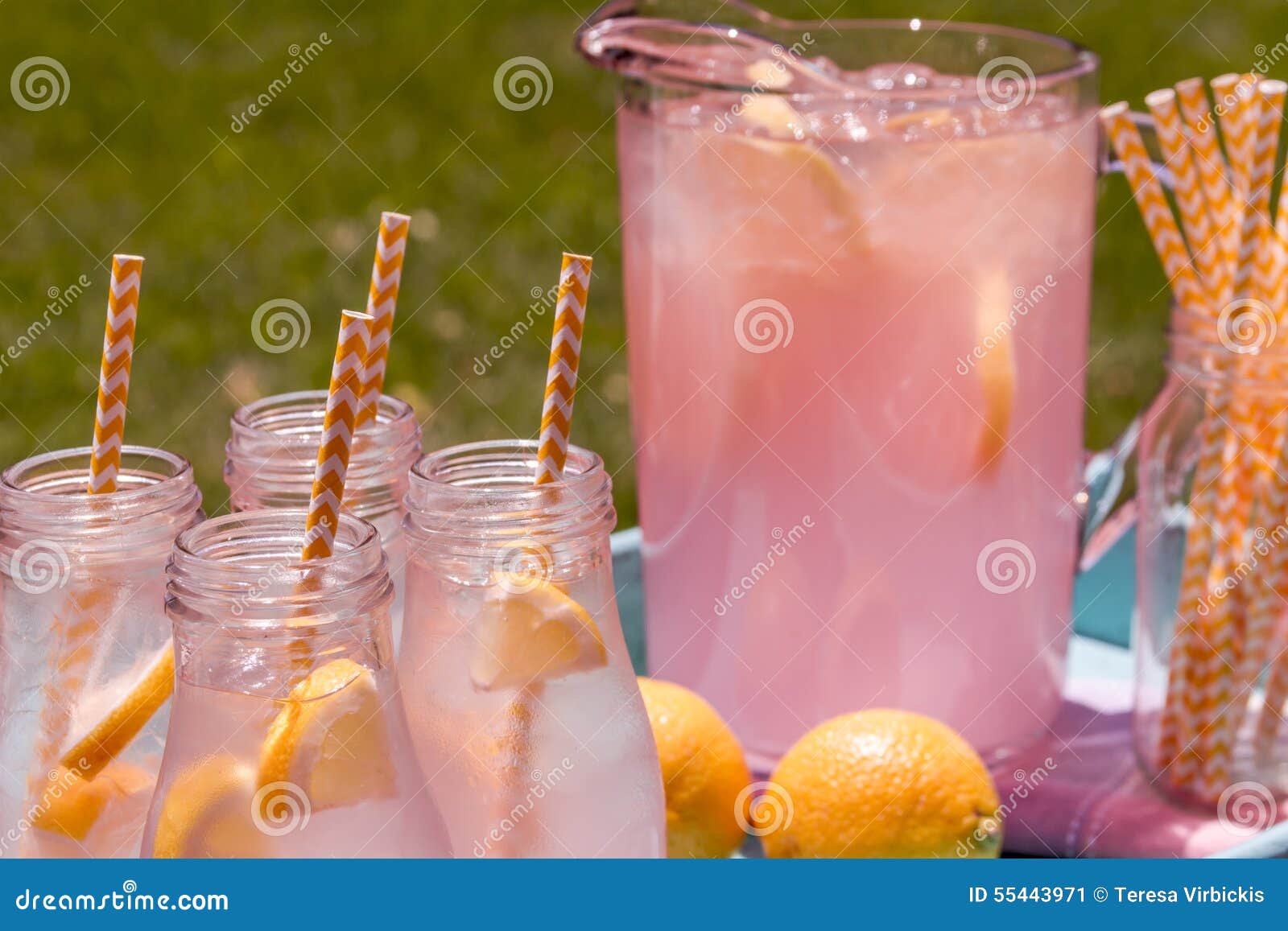 Small straws hi-res stock photography and images - Alamy