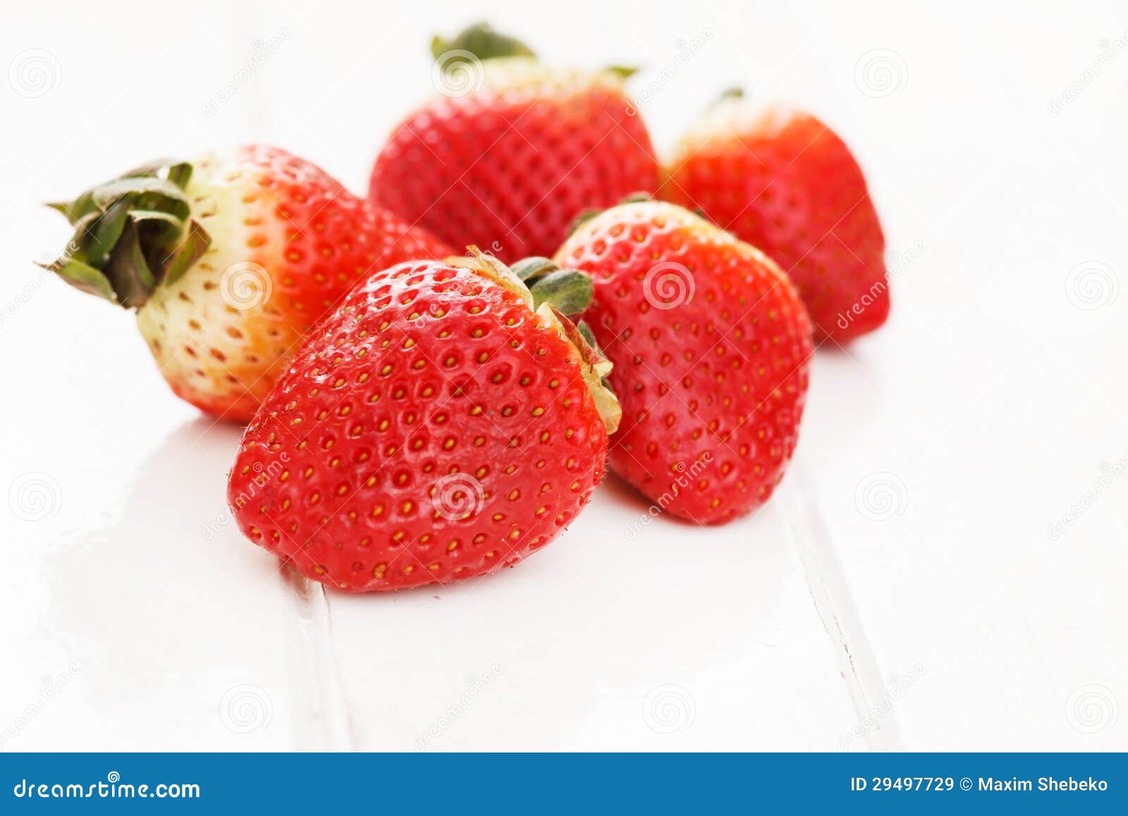 Fresh strawberries stock image. Image of garden, leaf 29497729