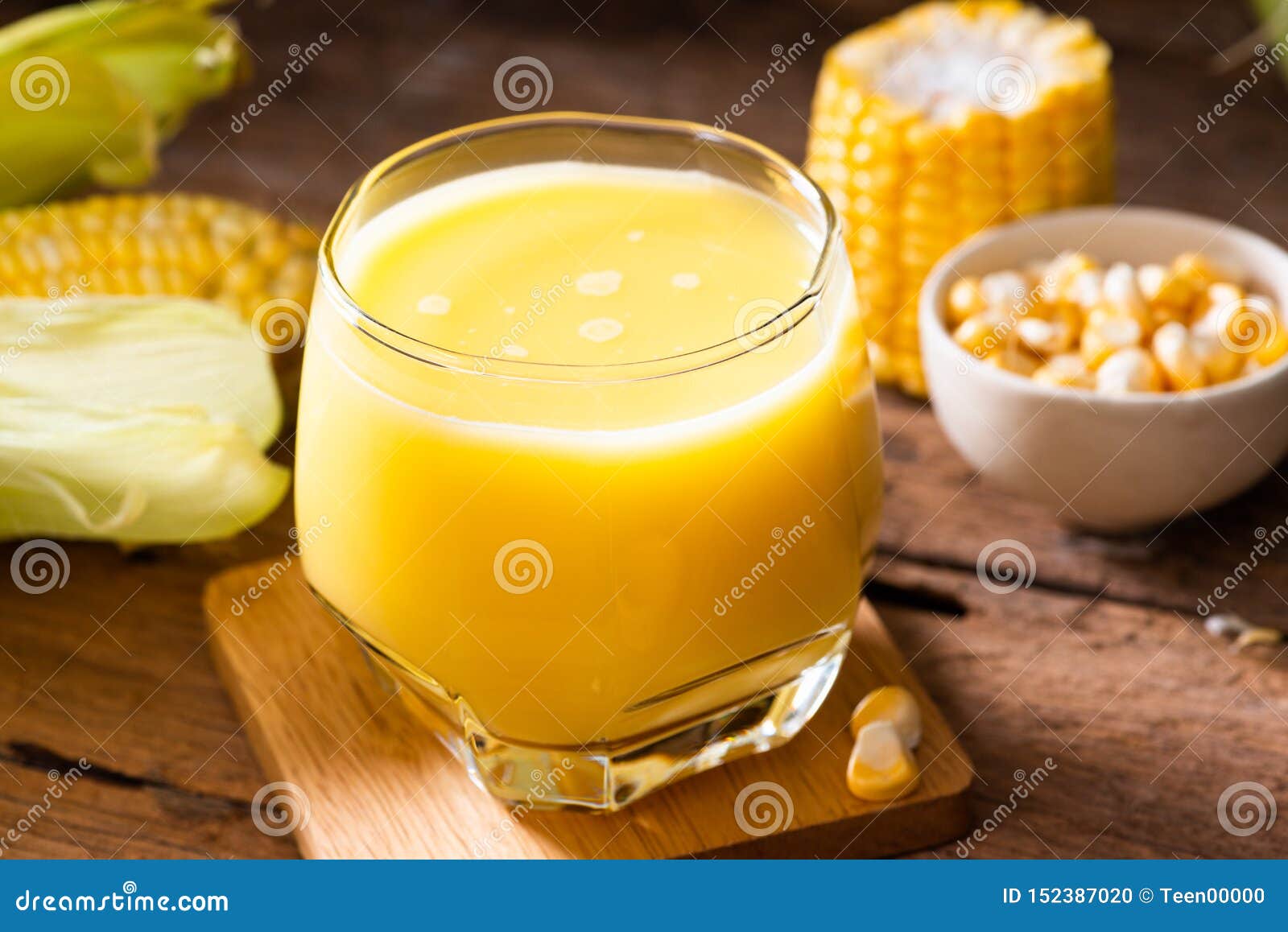 Fresh Sweet Corn Juice (corn Milk) and Corn on Wood Background Stock ...