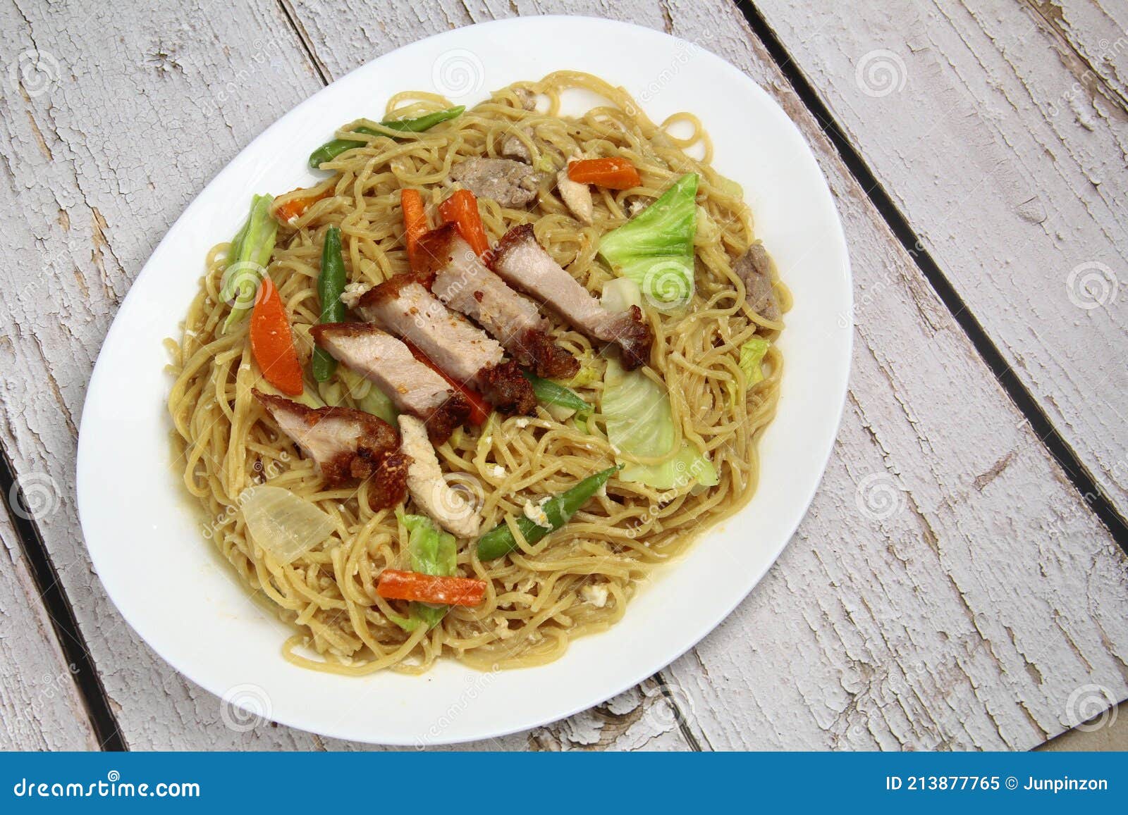 freshly cooked filipino food called pancit canton