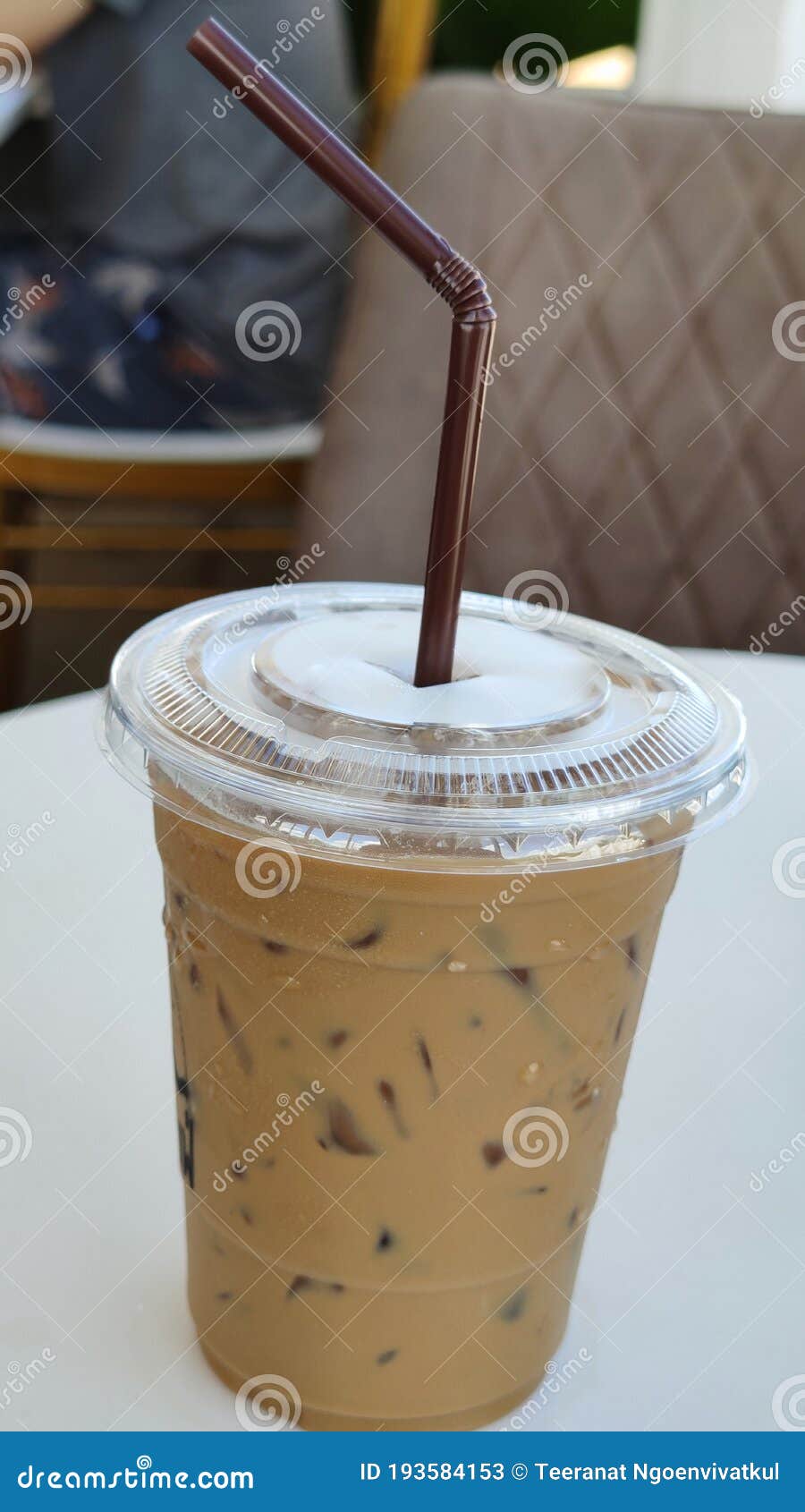https://thumbs.dreamstime.com/z/freshness-iced-coffee-cafe-latte-disposable-take-away-cup-brown-straw-advsertising-backgrounds-193584153.jpg