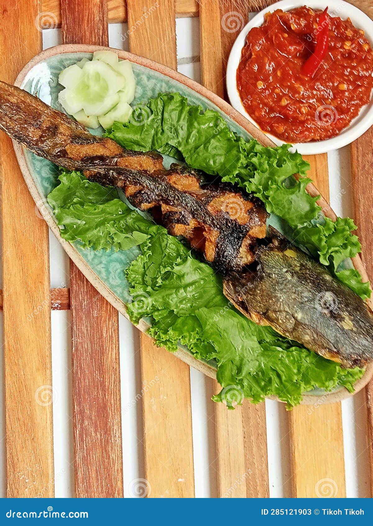 Fried Catfish Complete with Chili Sauce and Fresh Vegetables Stock