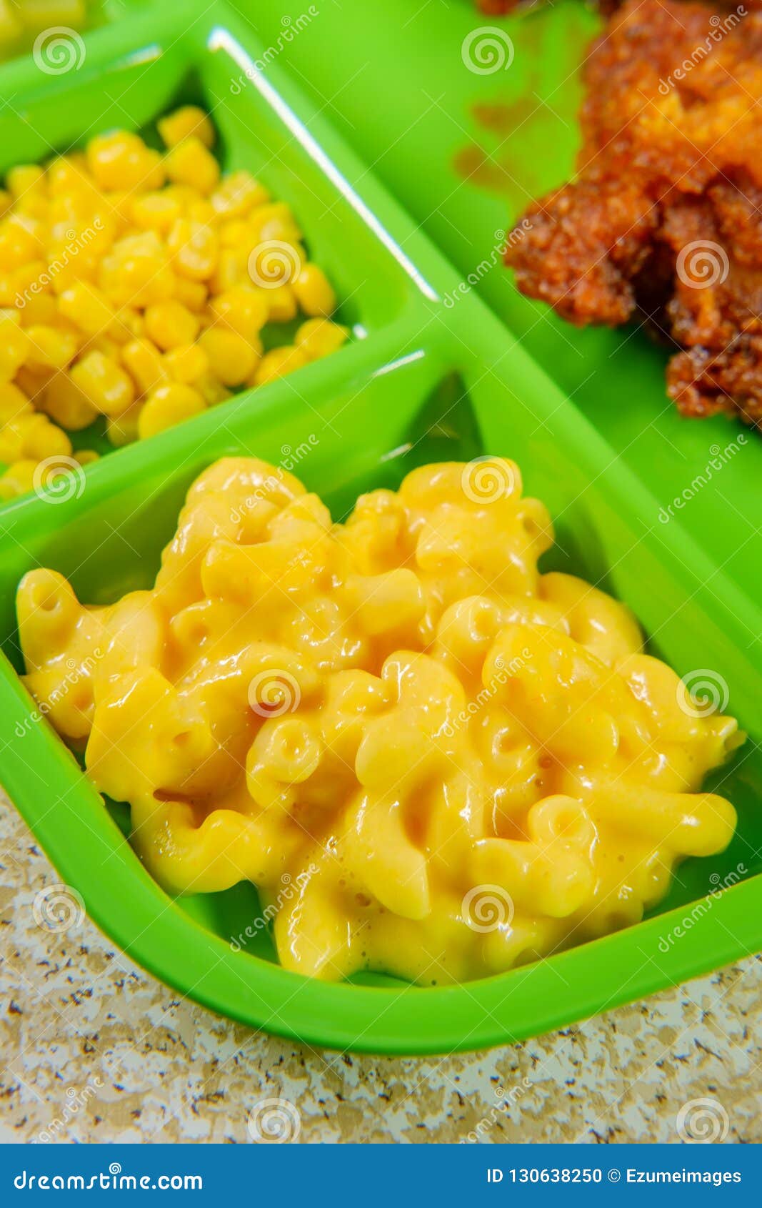 Fried Chicken School Lunch foto de archivo. Imagen de compartimientos