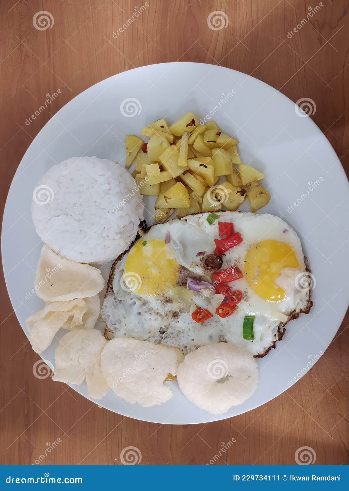 Fried Egg Breakfast Menu with Sliced â€‹â€‹potatoes and White Rice