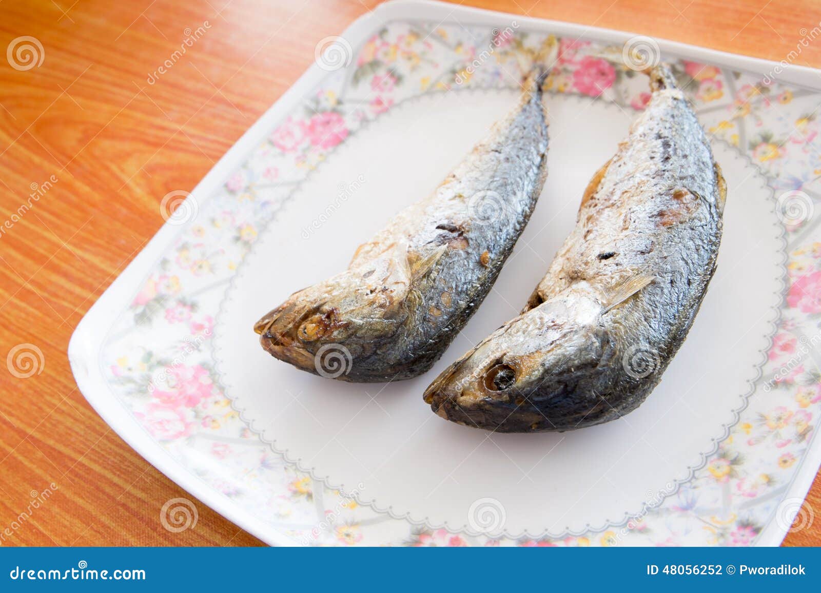 Fried mackerel on whithe dish