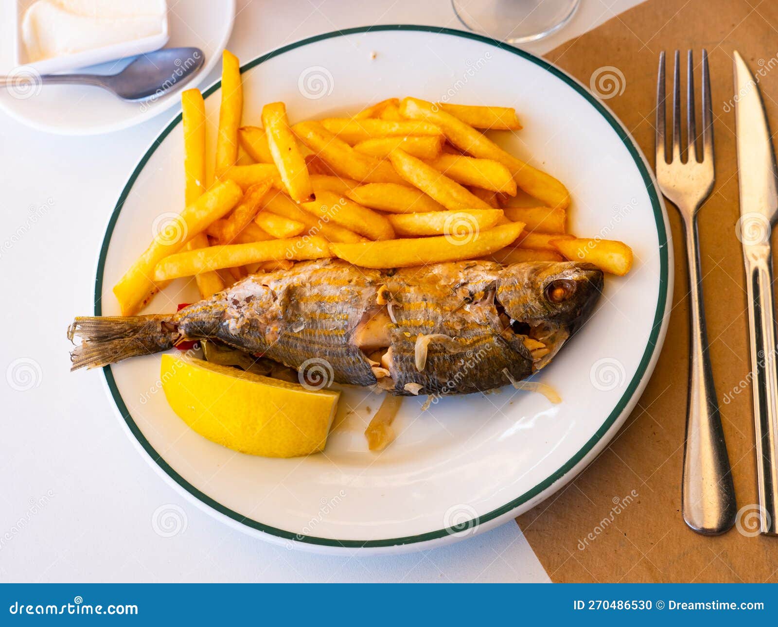 fried mediterranean fish sarpa