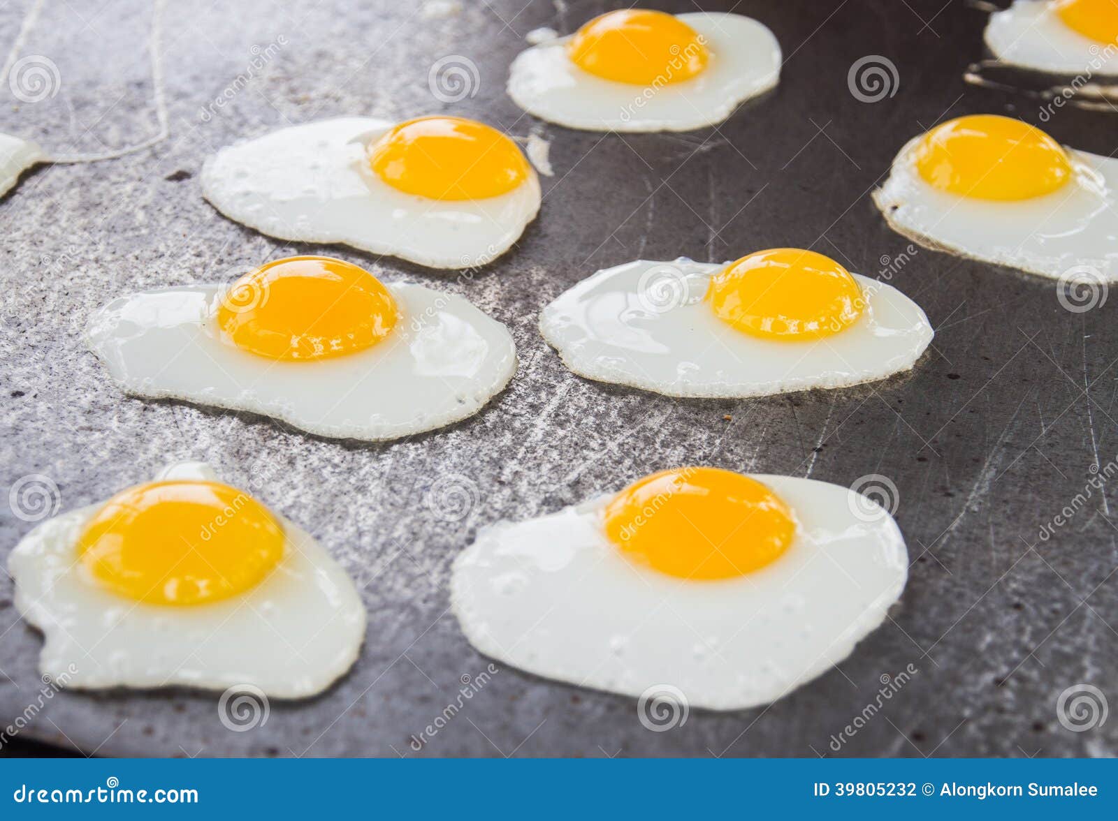 Fried Quail Eggs Cooking onPan, Thaise Stijlsnack, Thaila Stock Foto