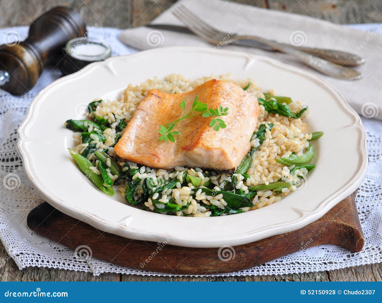 fried salmon with brown rice, spinach and leguminous kidney bean