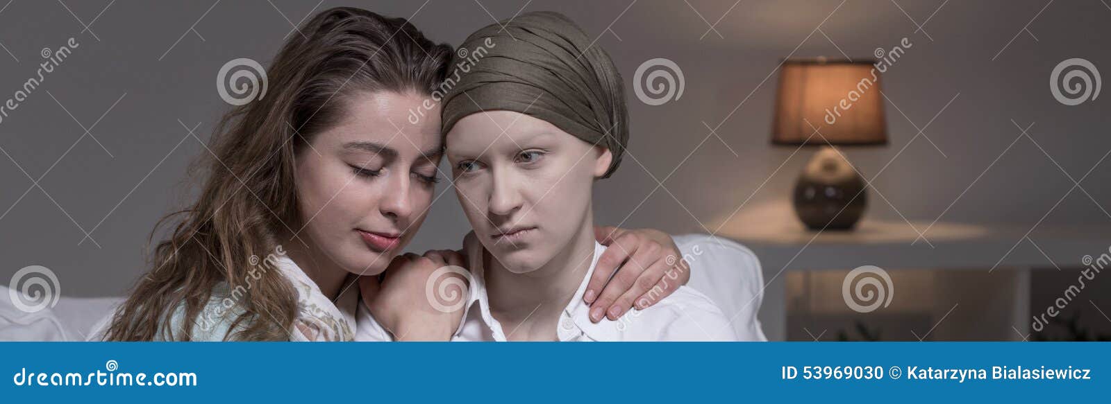 friend supporting cancer woman