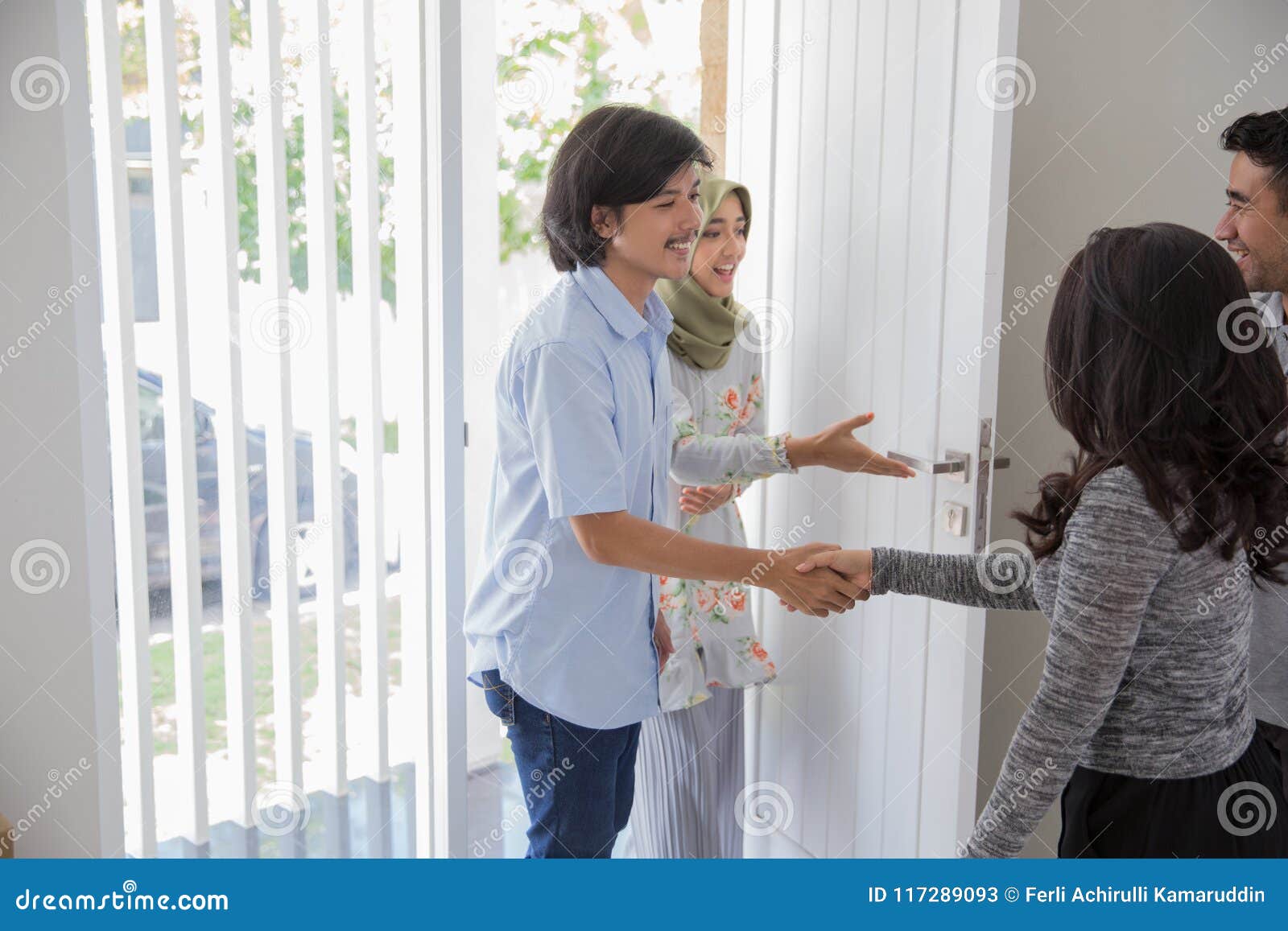 Friend visiting to house stock image. Image of family - 117289093