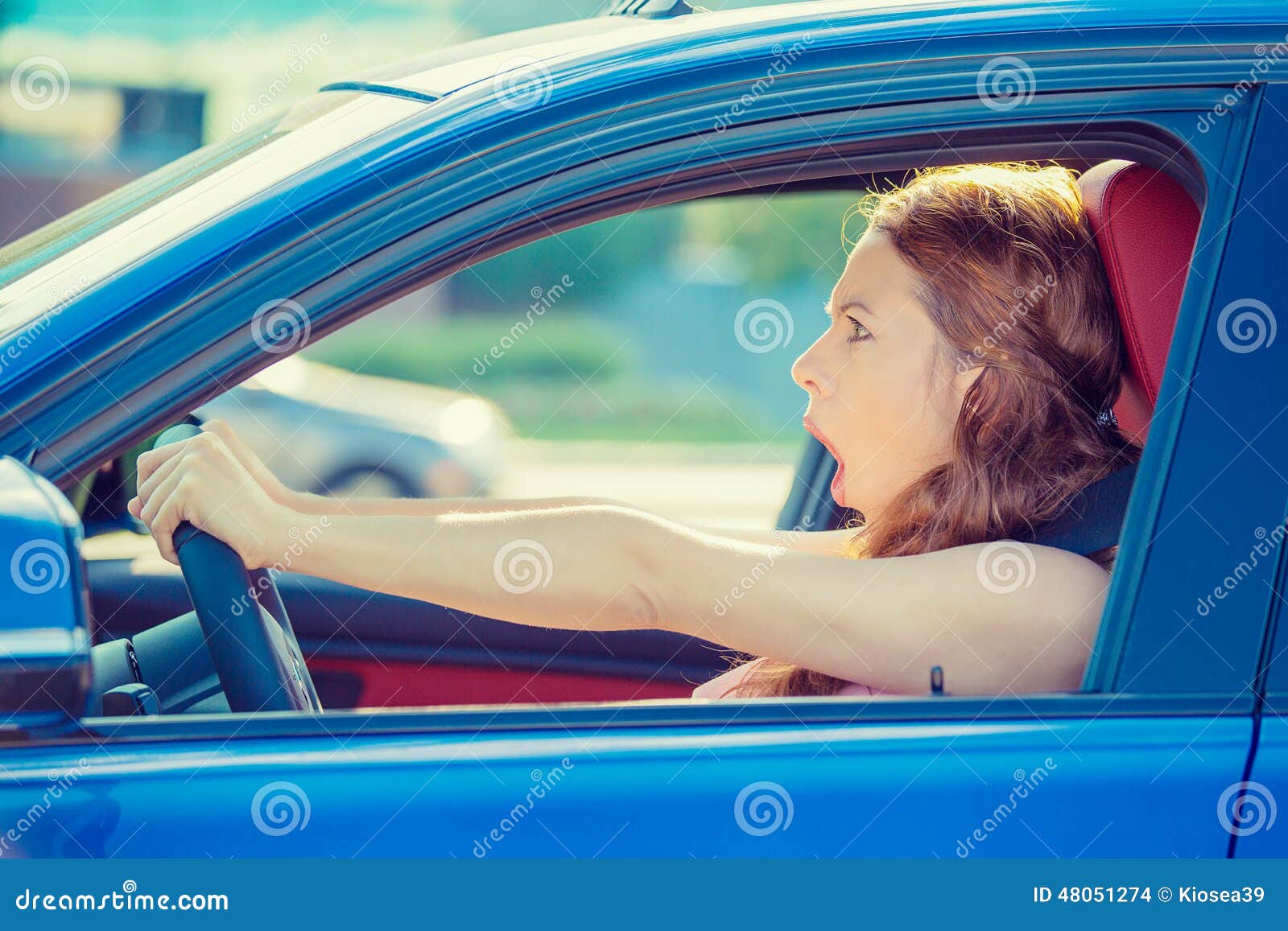 fright face woman driving car wide open mouth eyes screaming
