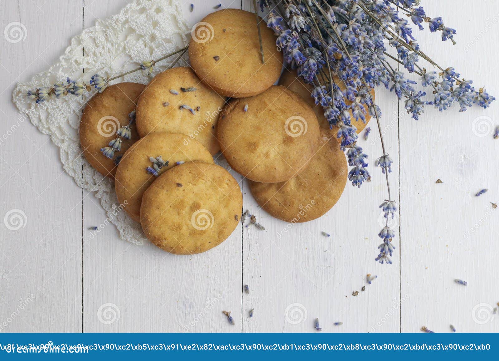 Frische, Hausgemachte Lavendel-Cookies Auf Hellem Hintergrund Stockfoto ...