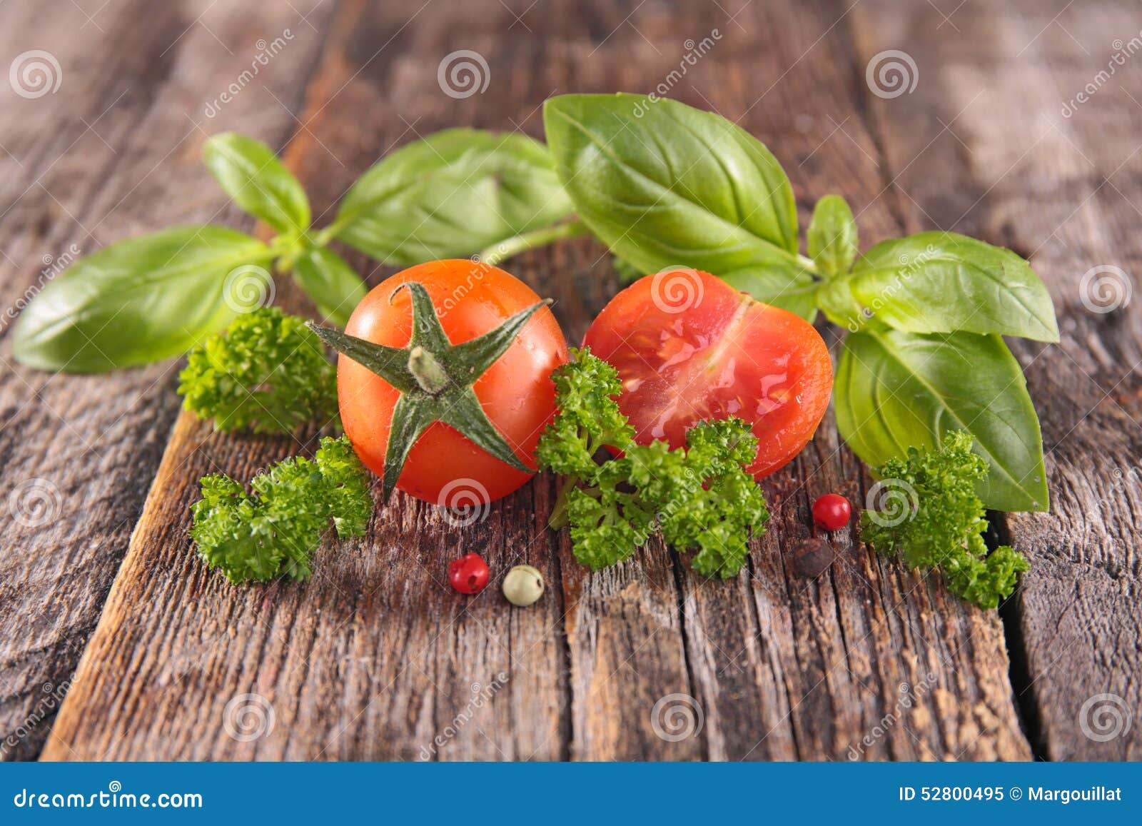 Frische Tomate und Kräuter stockbild. Bild von basilikum - 52800495 Frische Tomate und Kräuter stockbild. Bild von basilikum - 52800495
