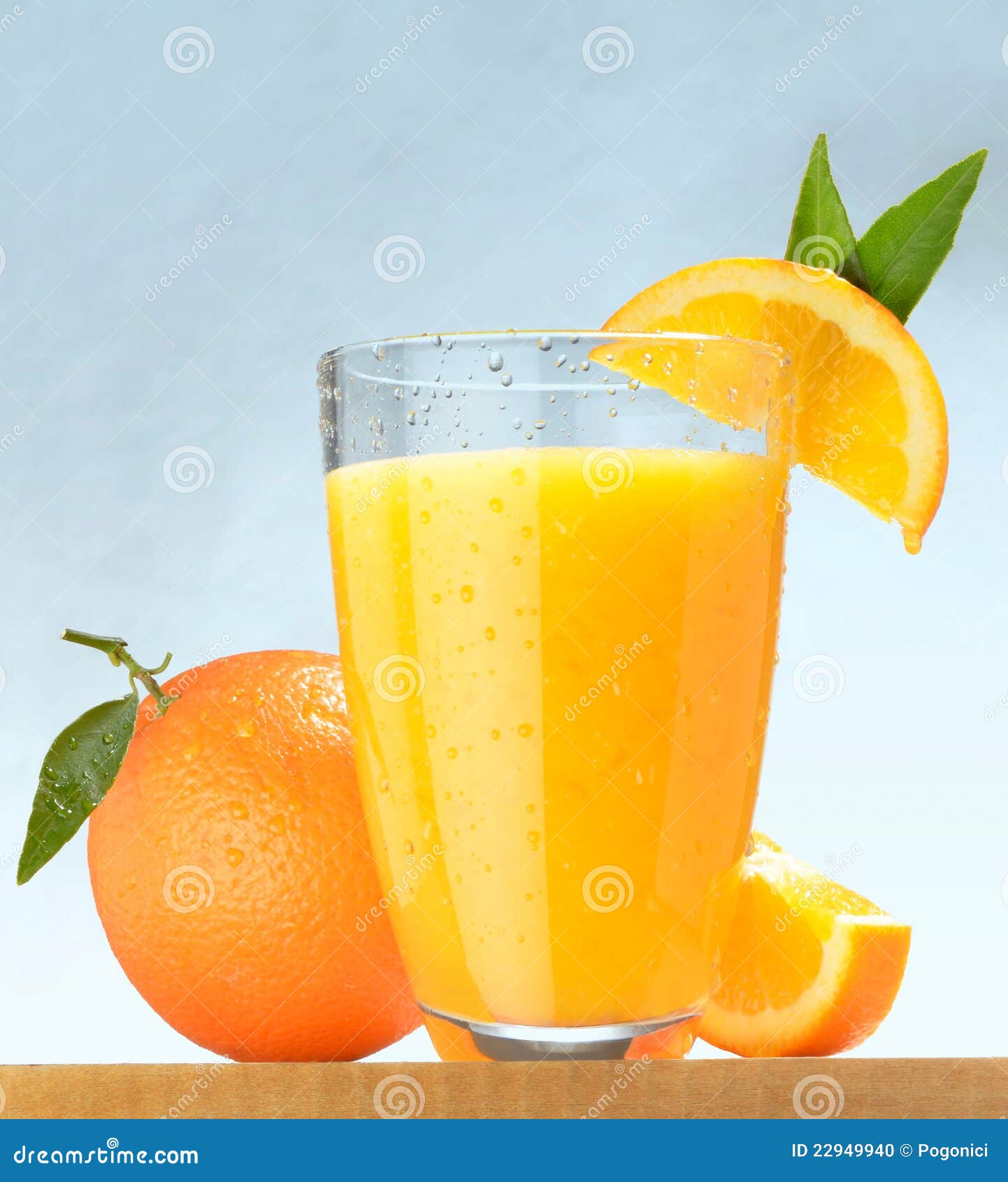 Frischer Orangensaft stockfoto. Bild von limonade, köstlich - 22949940