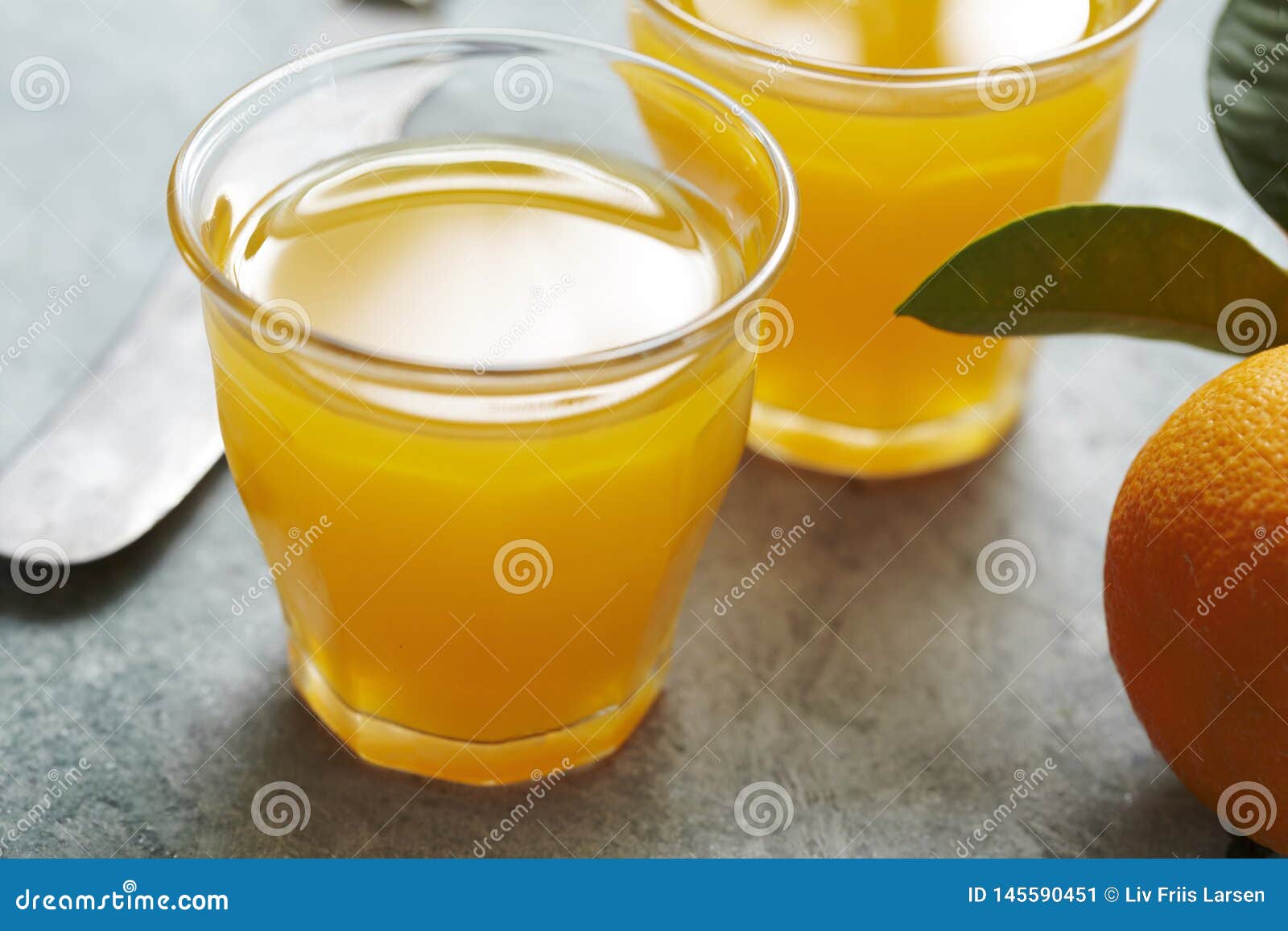 Frischer Orangensaft stockbild. Bild von lebensstil - 145590451