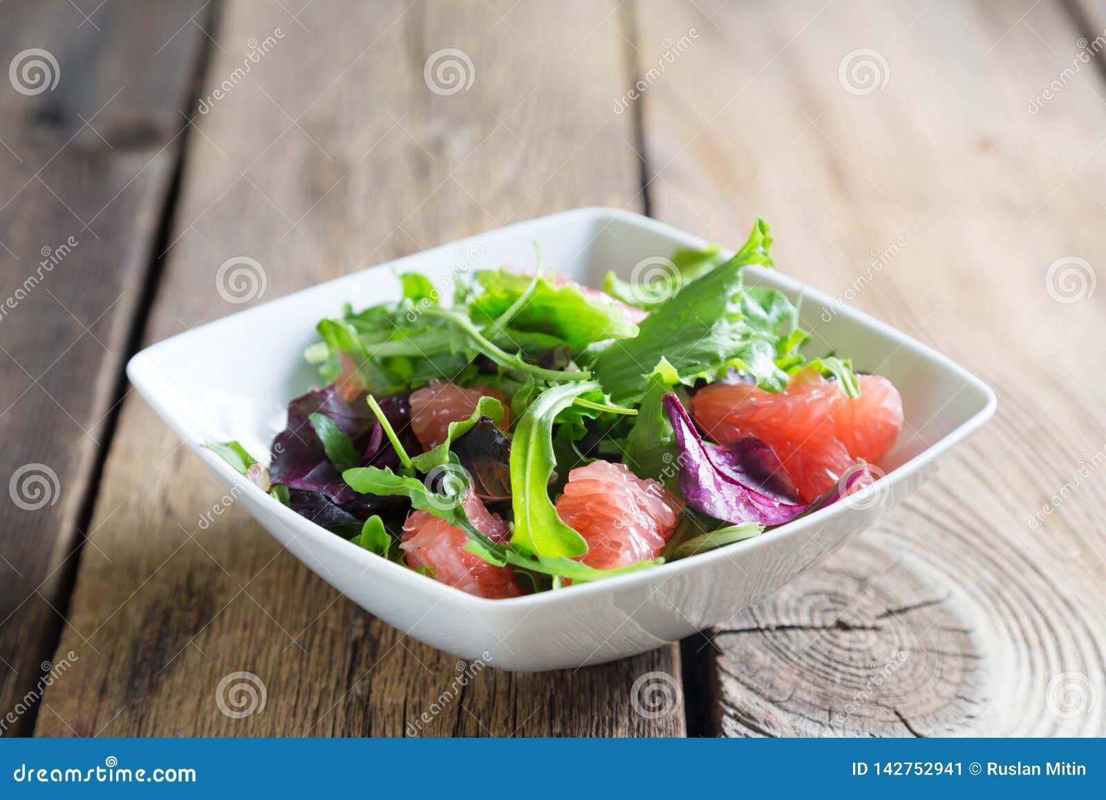 Frischer Salat Mit Pampelmusenmasse Stockbild - Bild von organisch ...