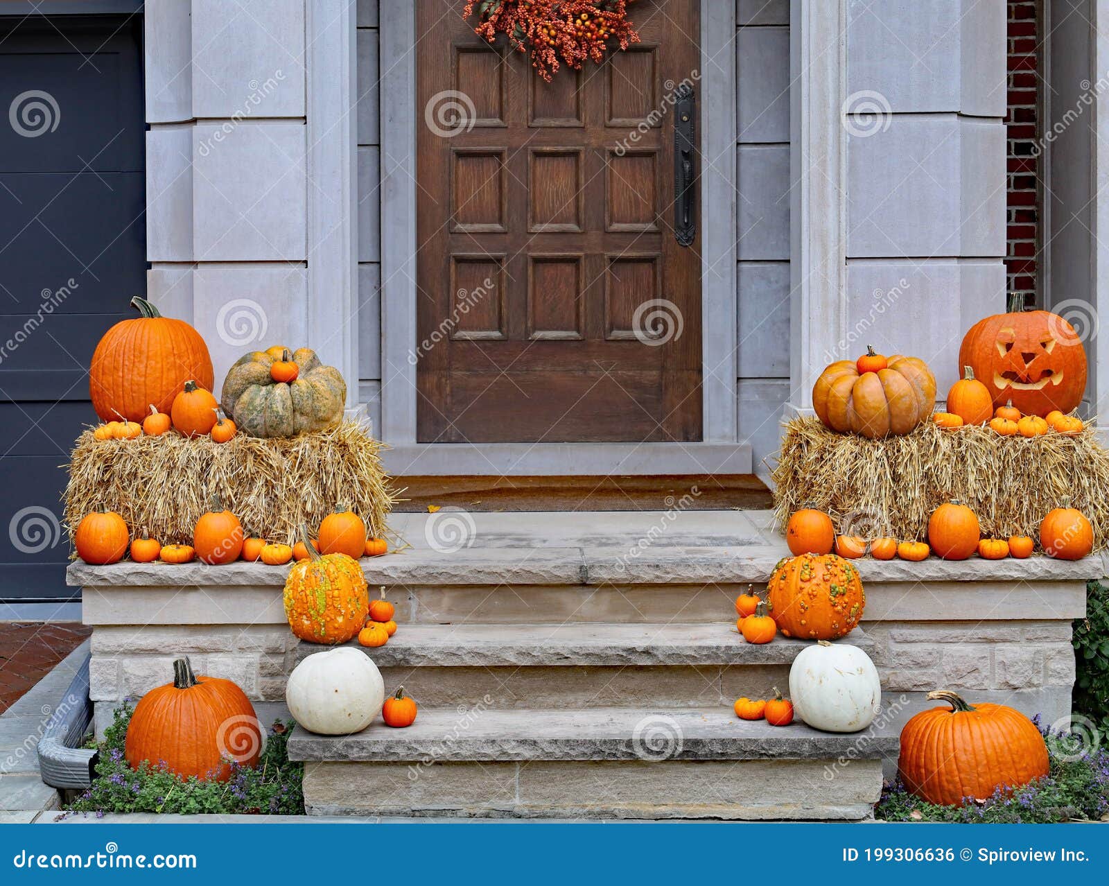 31 Creative And Festive Ways To Decorate Your Front Door For Fall thumbnail