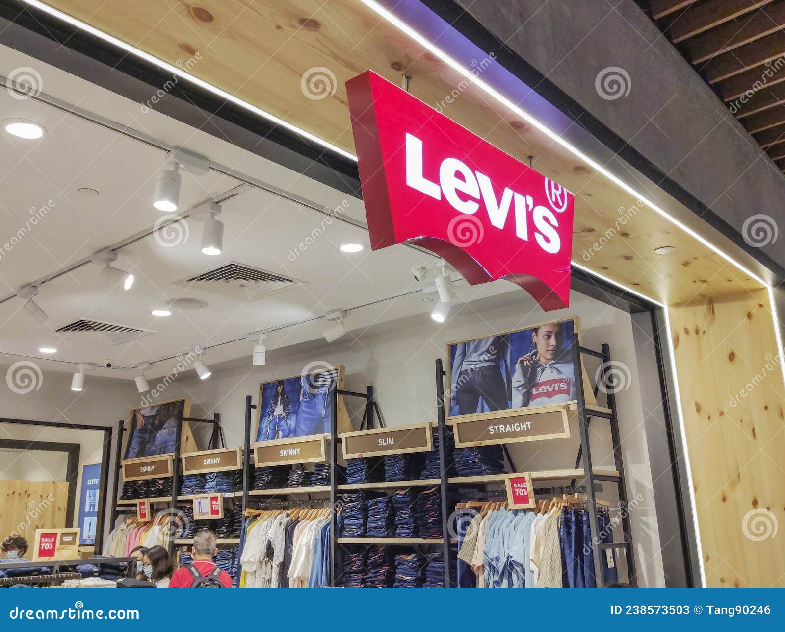 Front Entrance To Levis Store in Singapore Shopping Mall Editorial Stock  Photo - Image of accessories, shop: 238573503