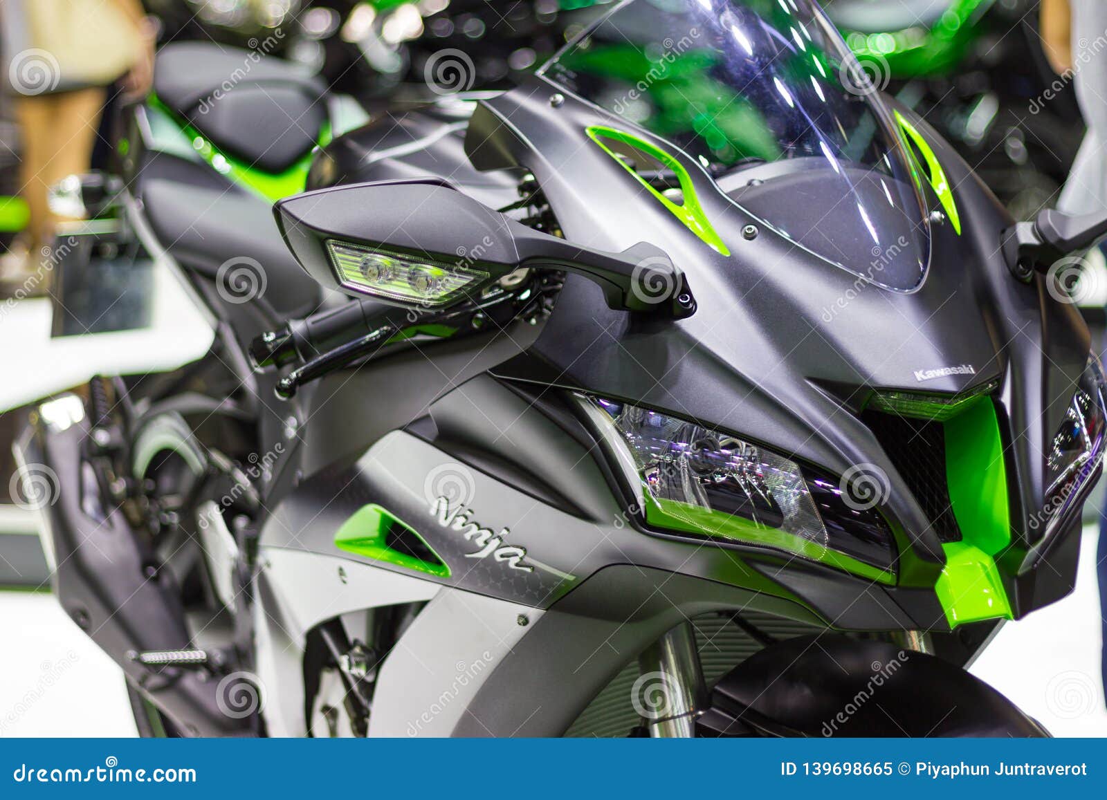 bringe handlingen alene kompleksitet Front of Motorcycle Kawasaki Ninja, News Modern New Design Technology  Editorial Image - Image of drive, detail: 139698665