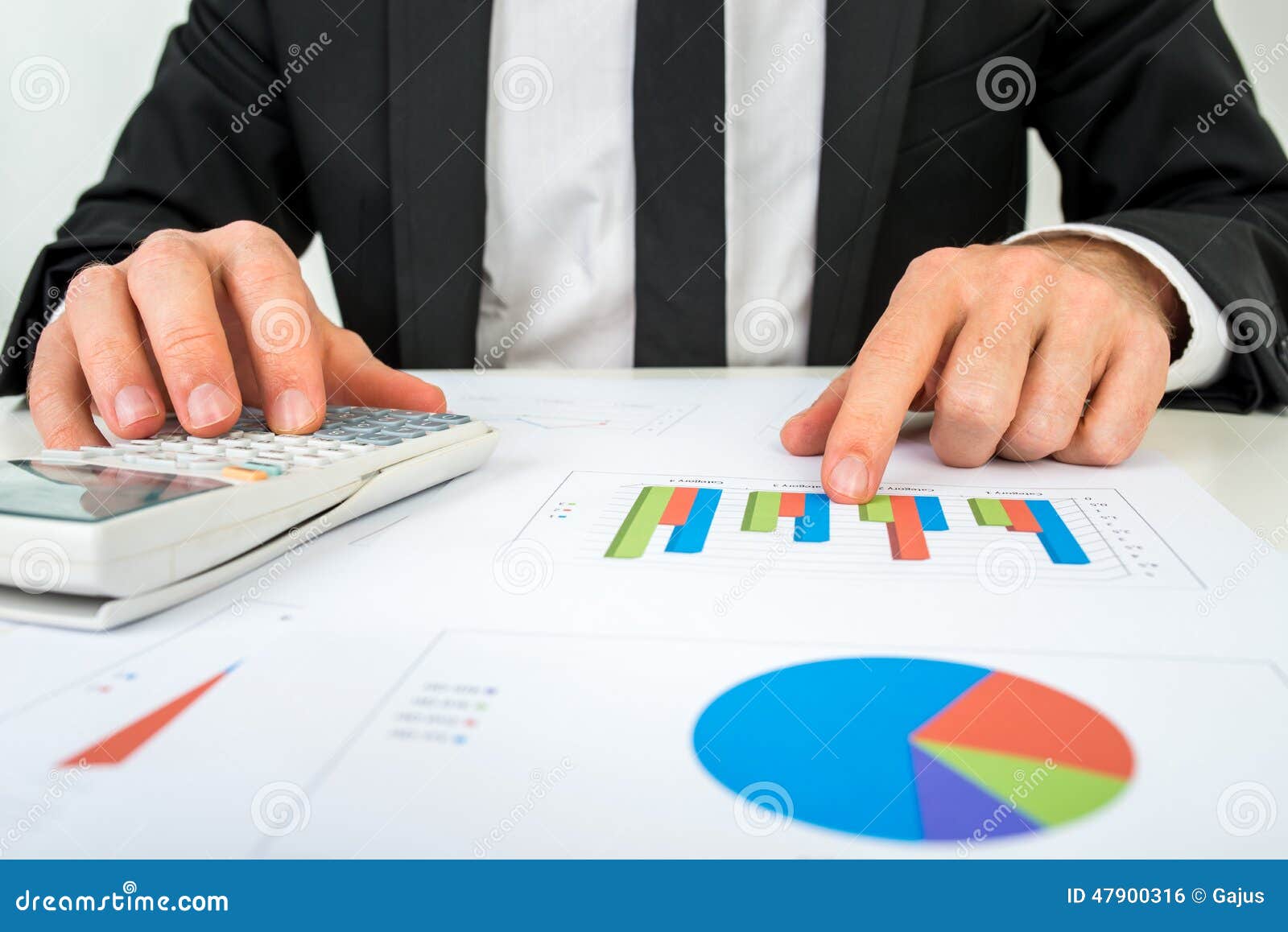 front view of the hands of a accountant analysing a bar graph
