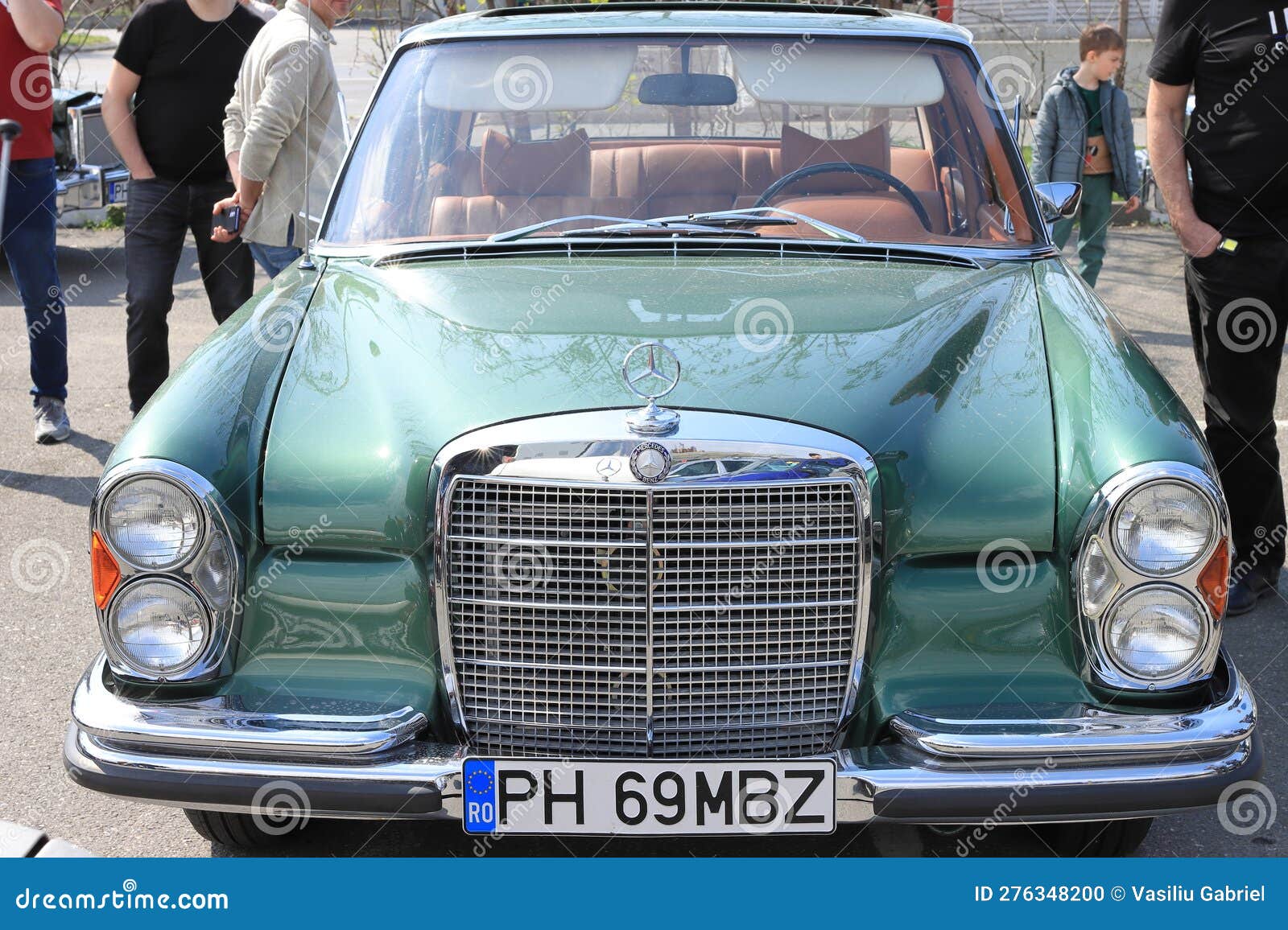 Front view Mercedes-Benz parked at Retro & Electro Parade Ploiesti 2023