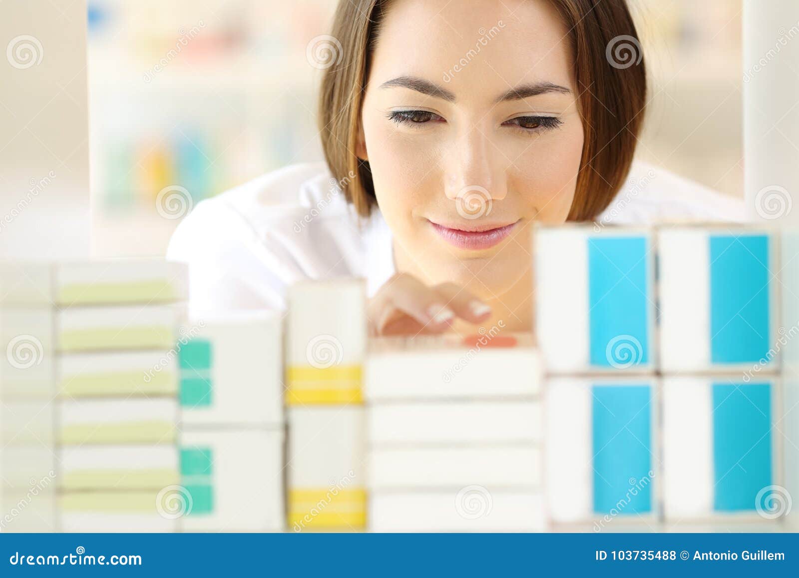 1,003 Pharmacy Shelf Painkillers Images, Stock Photos, 3D objects, &  Vectors