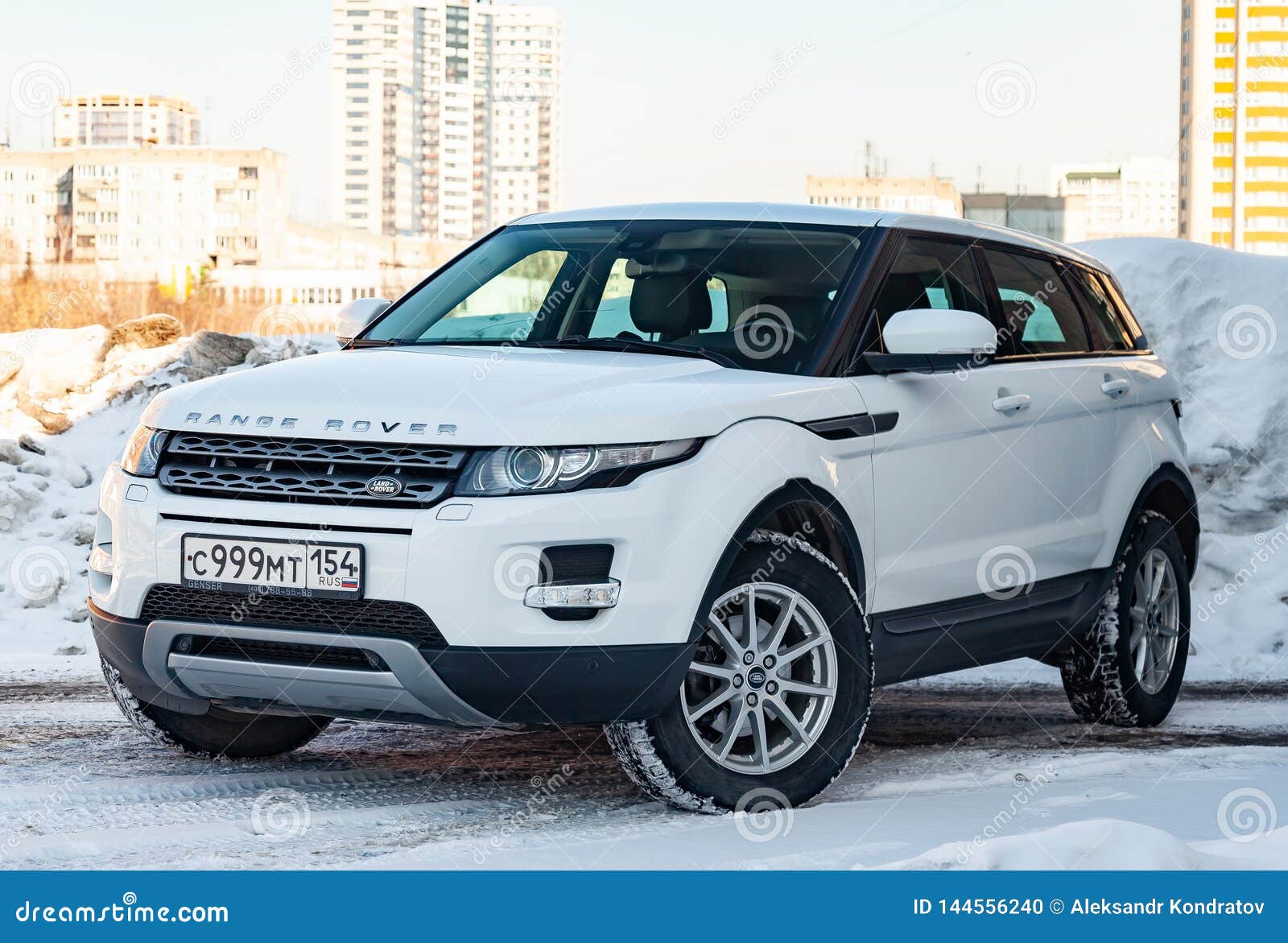 281 Range Rover White Background Stock Photos - Free & Royalty-Free Stock  Photos from Dreamstime