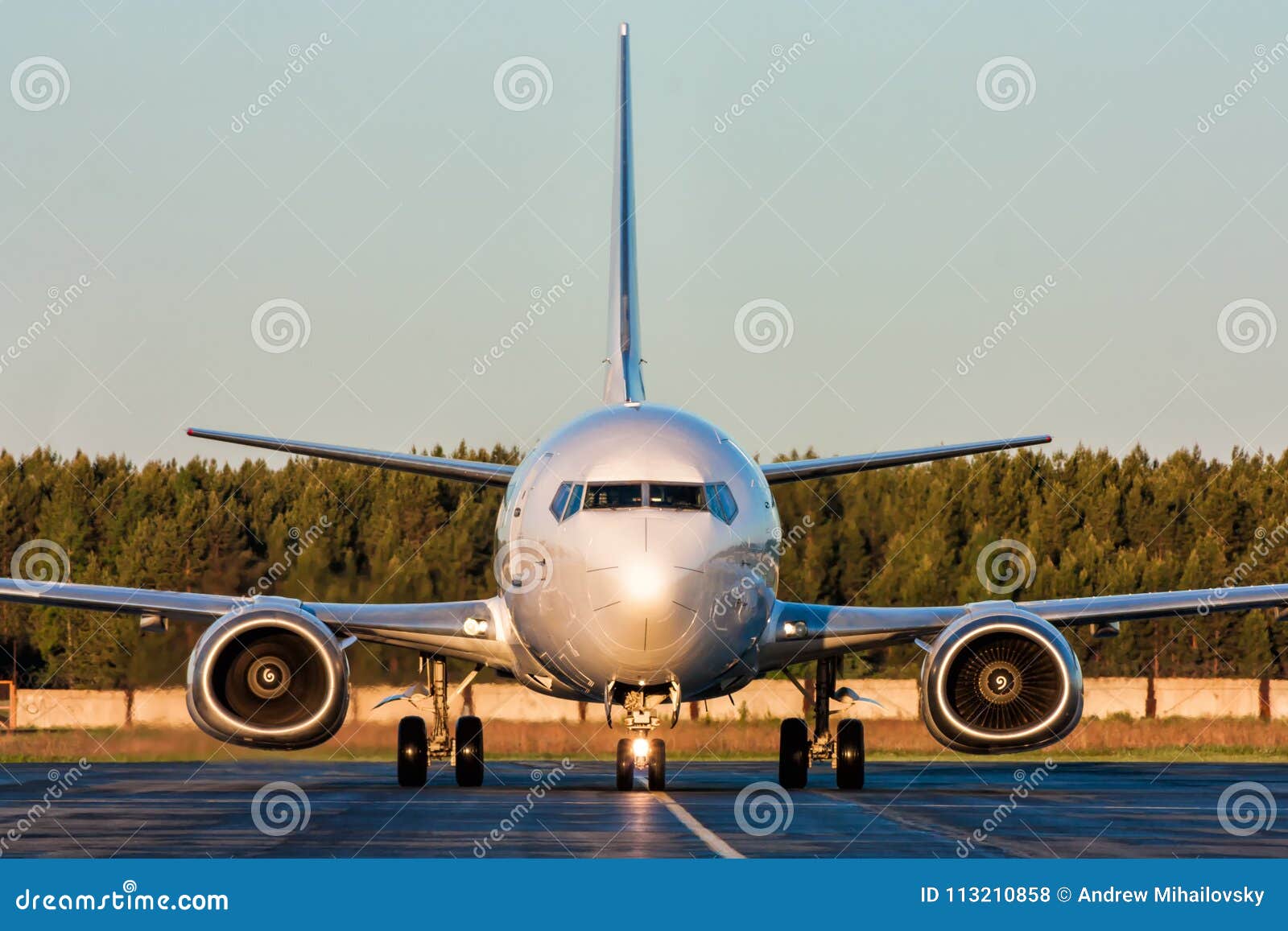 Front View Taxiing Airplane with One Engine Running Stock Photo - Image ...