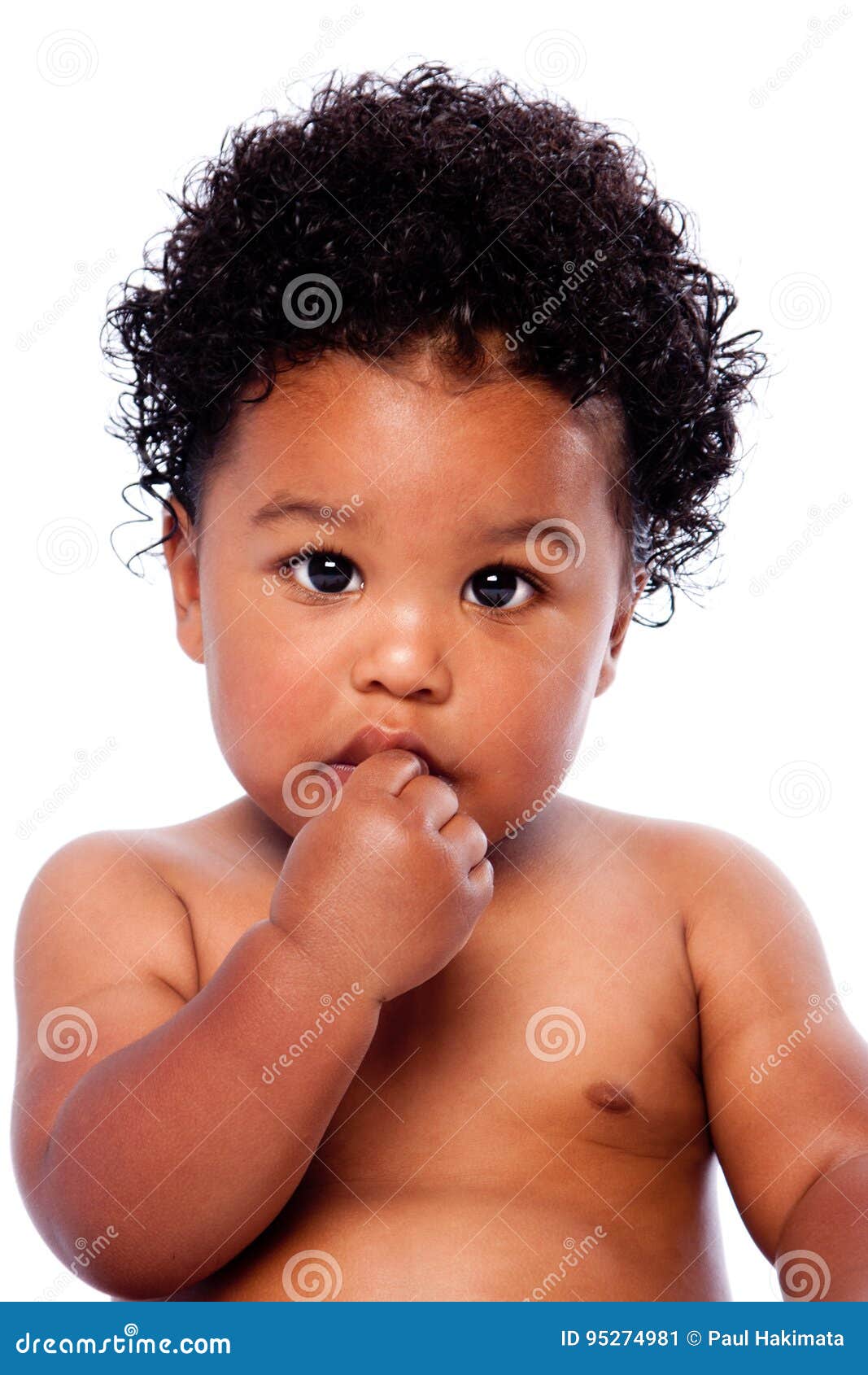 Fronte Sveglio Del Bambino Con La Mano in Bocca Immagine Stock