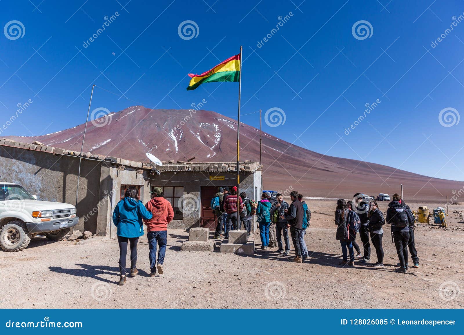 Frontera Chile Bolivia 9 De Octubre De 2017 Documentos De Presentacion De Los Turistas Y De Los Locals Para Cruzar La Fronter Imagen Editorial Imagen De Paisaje Parque 128026085