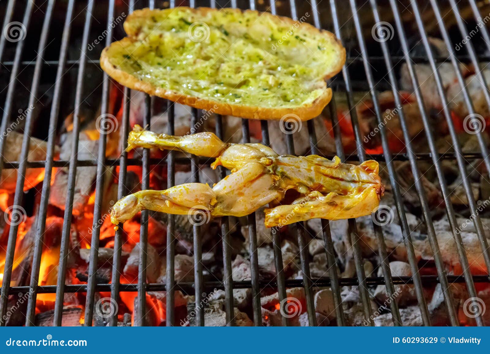Frosch Fleisch Auf Einem Holzkohle Bbq Stockbild Bild Von Flamme Mittagessen 60293629