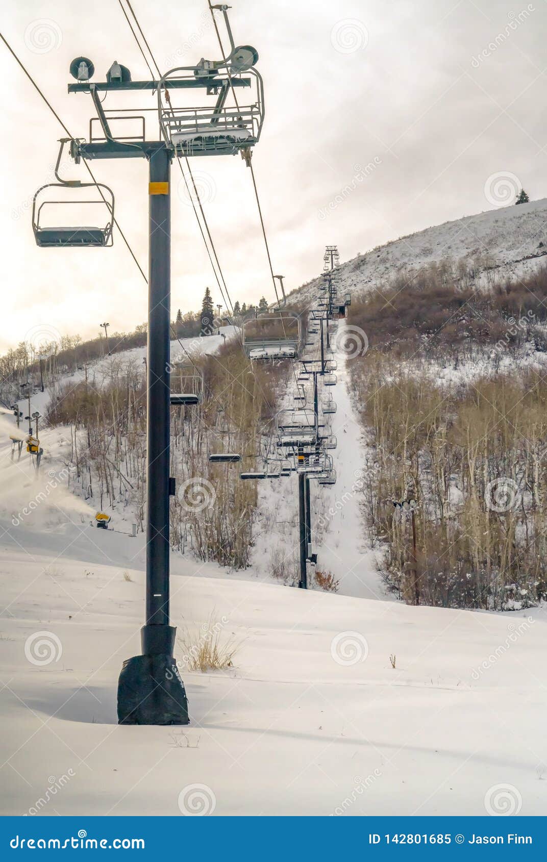 https://thumbs.dreamstime.com/z/frosty-ski-lifts-snow-cannons-park-city-frosty-ski-lifts-snow-cannons-park-city-frosty-ski-lifts-park-city-over-142801685.jpg