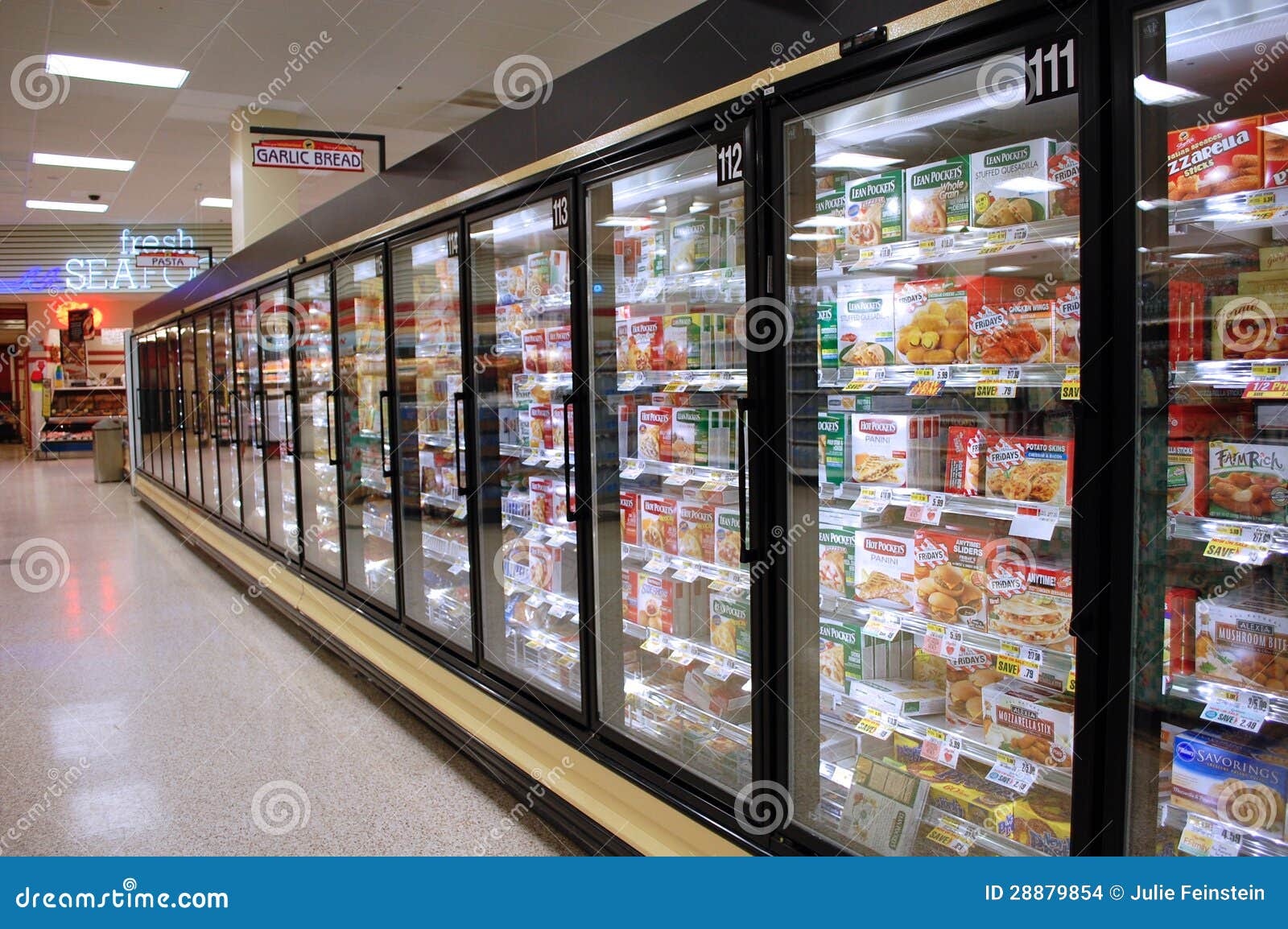 frozen-food-aisle-28879854.jpg