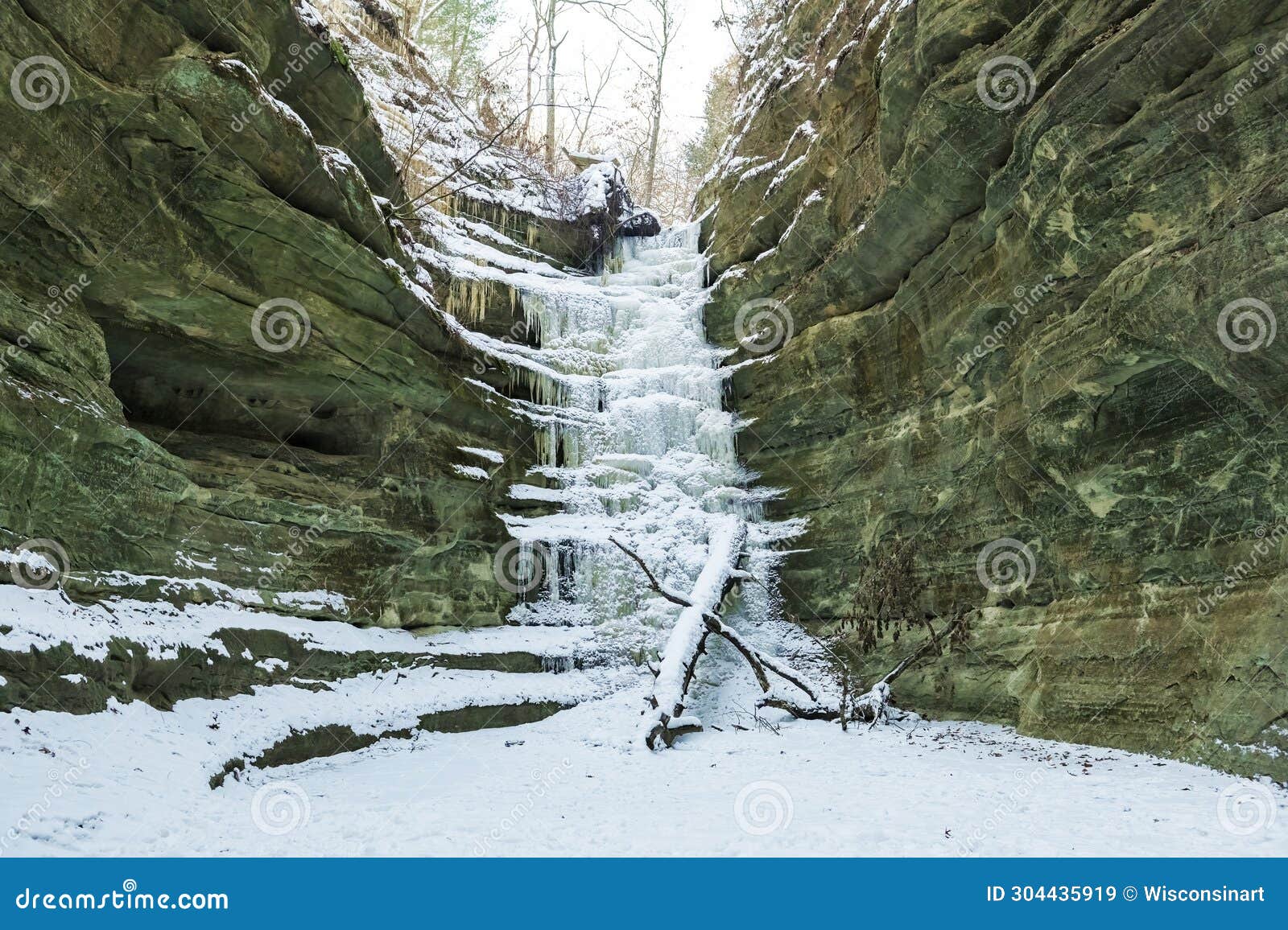 frozen ice waterfall, starved rock state park