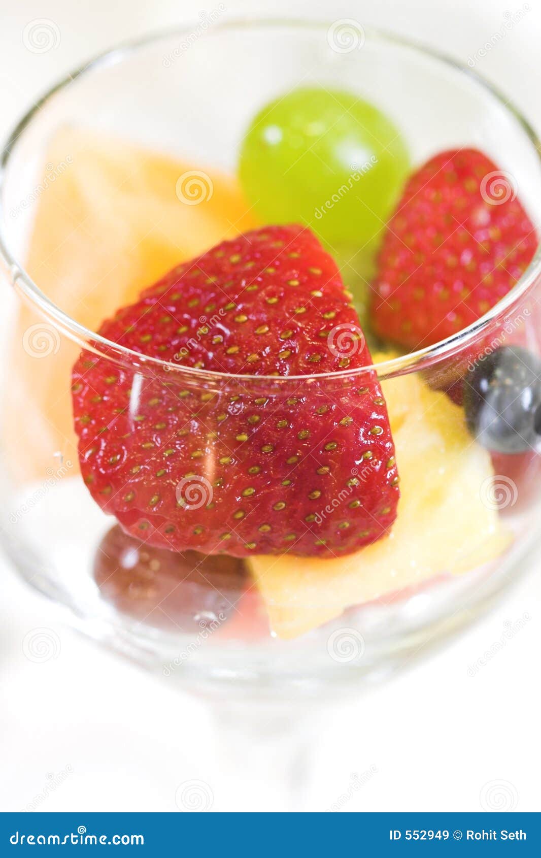 Frucht-Nachtisch stockbild. Bild von mangopflaume, glas - 552949