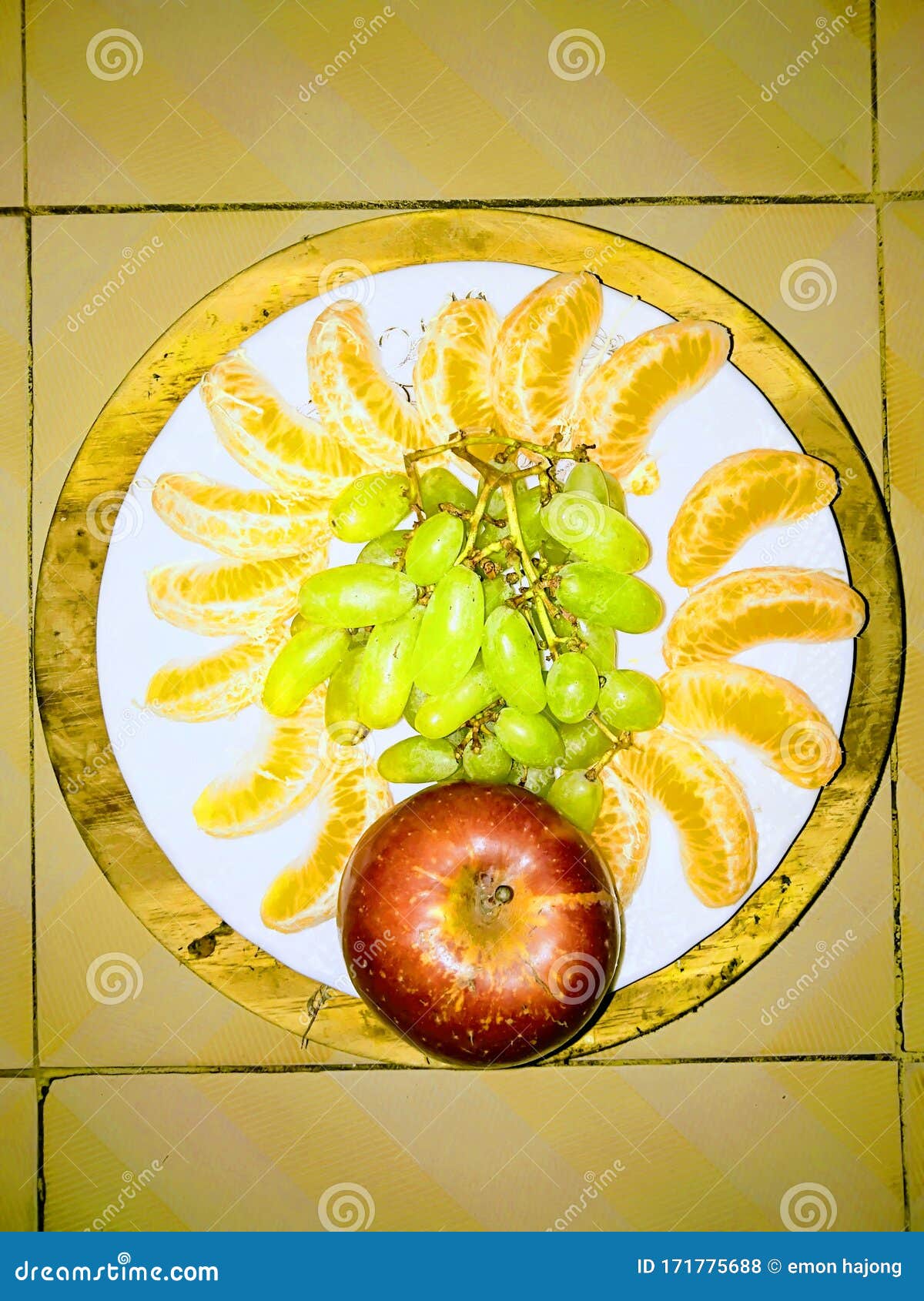 Gaye Holud Fruit Decoration Stock Photo - Download Image Now - Apple - Fruit,  Fruit Bowl, Healthy Eating - iStock