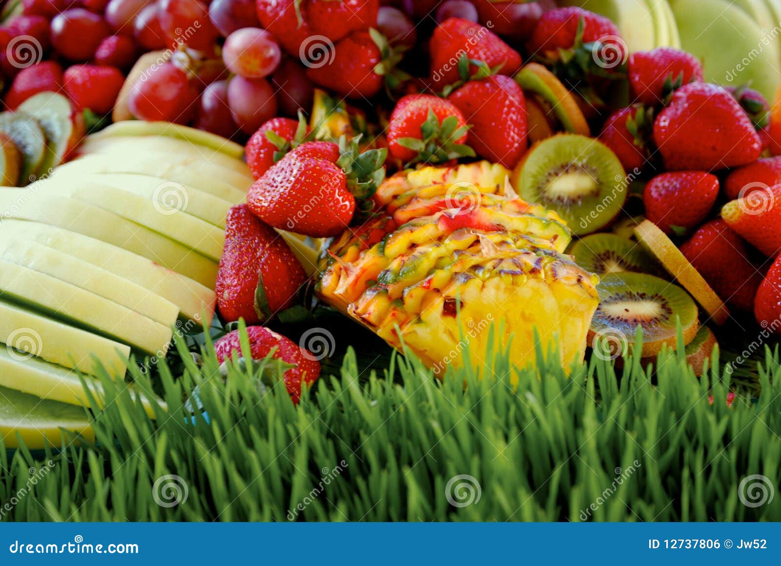 Fruit Galore stock foto. Image of gezond, gras, voedingsmiddelen 12737806