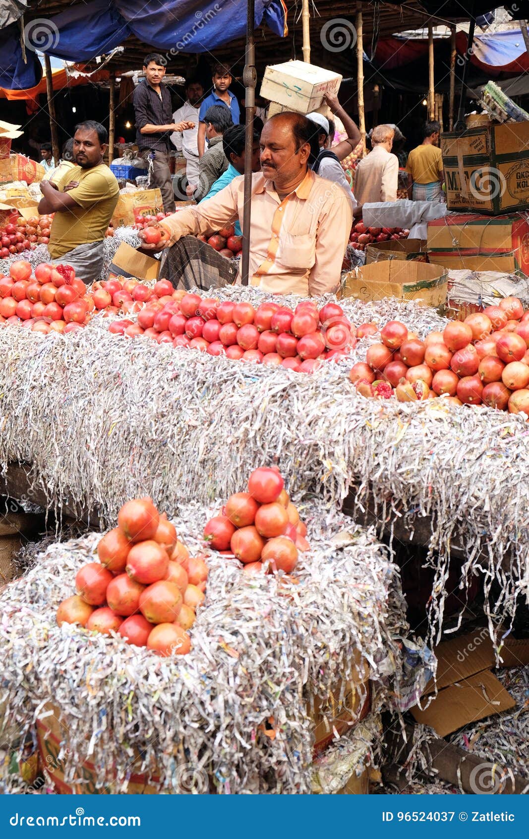 Fruit market in Kolkata editorial photography. Image of india 96524037