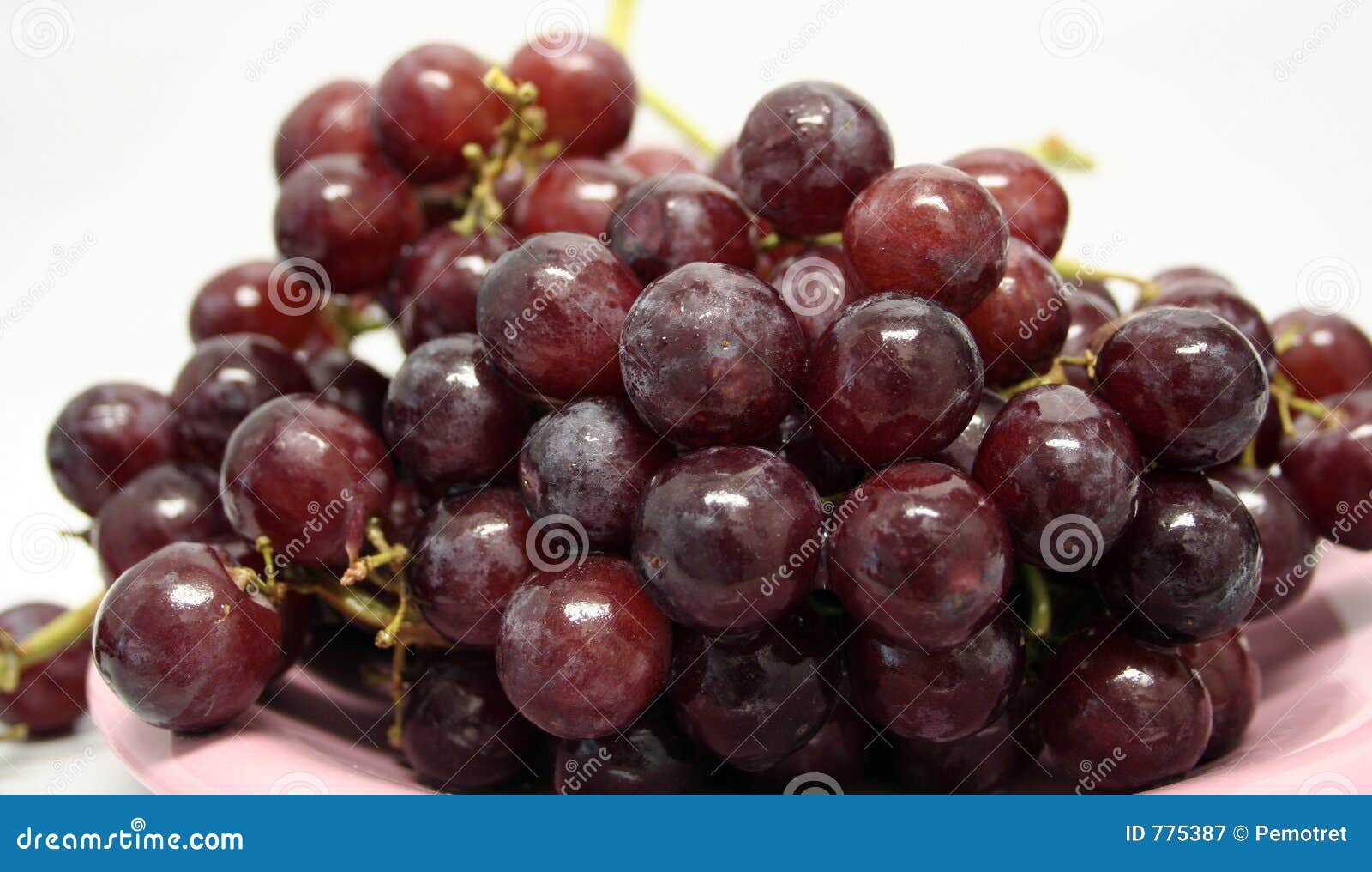 Fruit raisin image stock. Image du pourpré, blanc, sain 775387