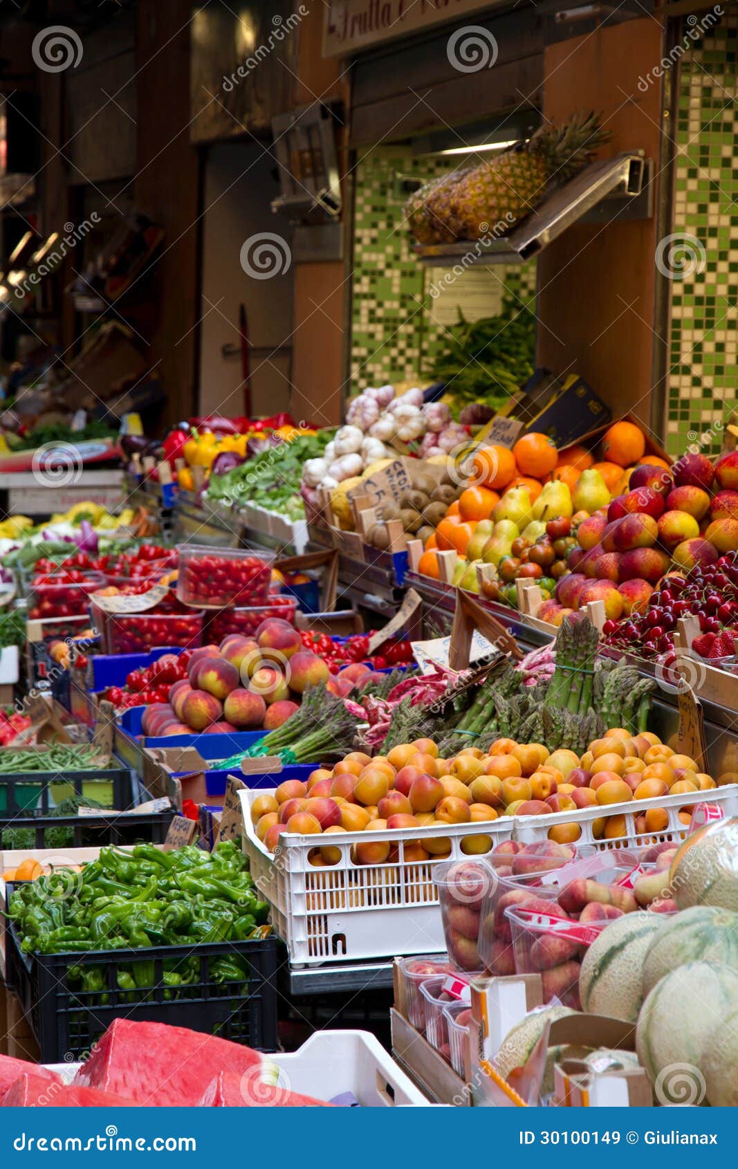 Fruit and vegetable stand stock image. Image of shopping 30100149