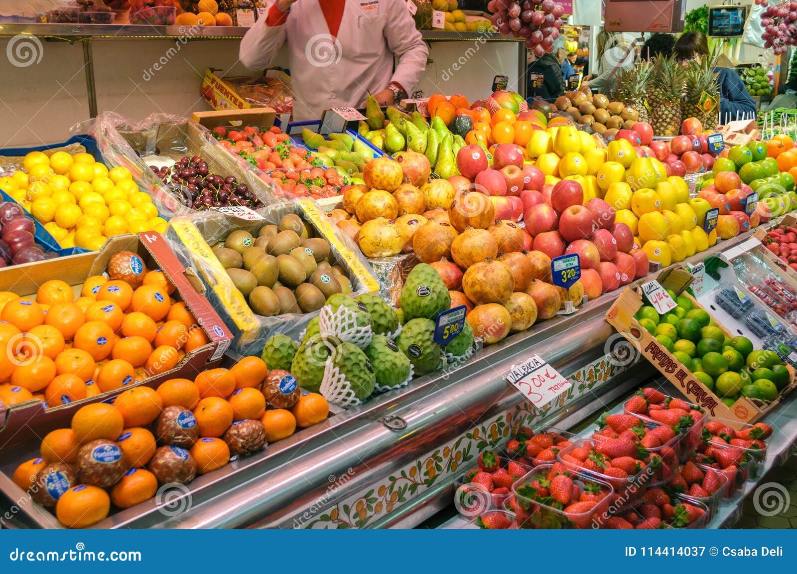 La Aldea en Valencia Frutas-en-el-mercado-central-de-valencia-espa%C3%B1a-114414037