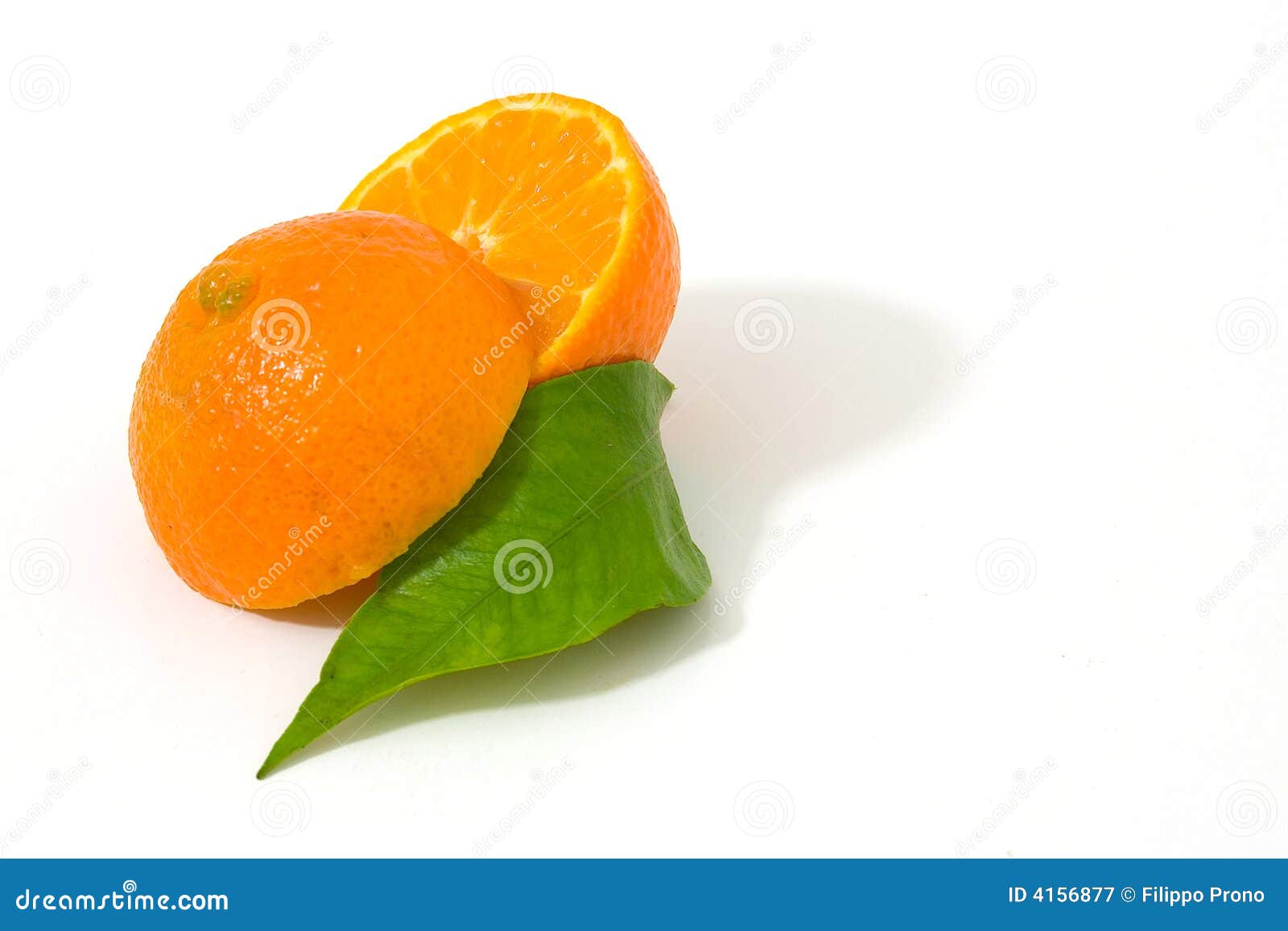 Frutta arancione immagine stock. Immagine di foglio, scorza 4156877