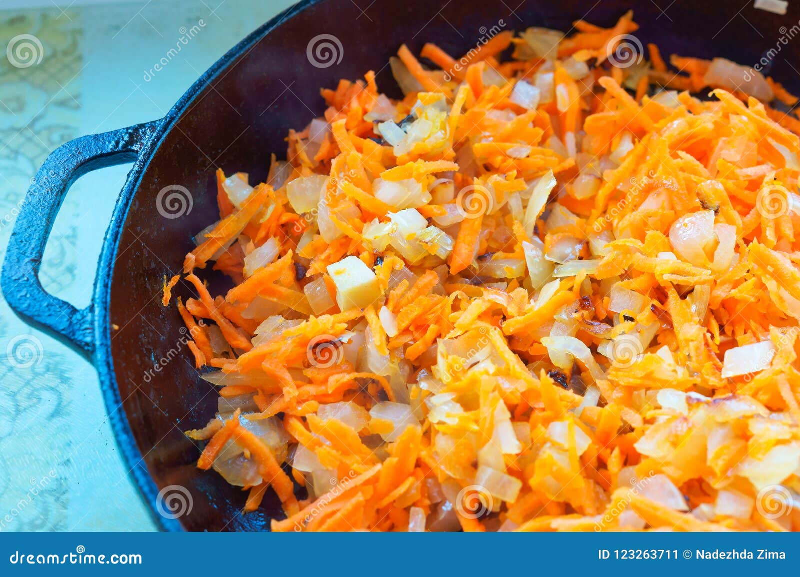 Fry the Grated Carrots and Onions in a Pan, Cook the Roast Onions and