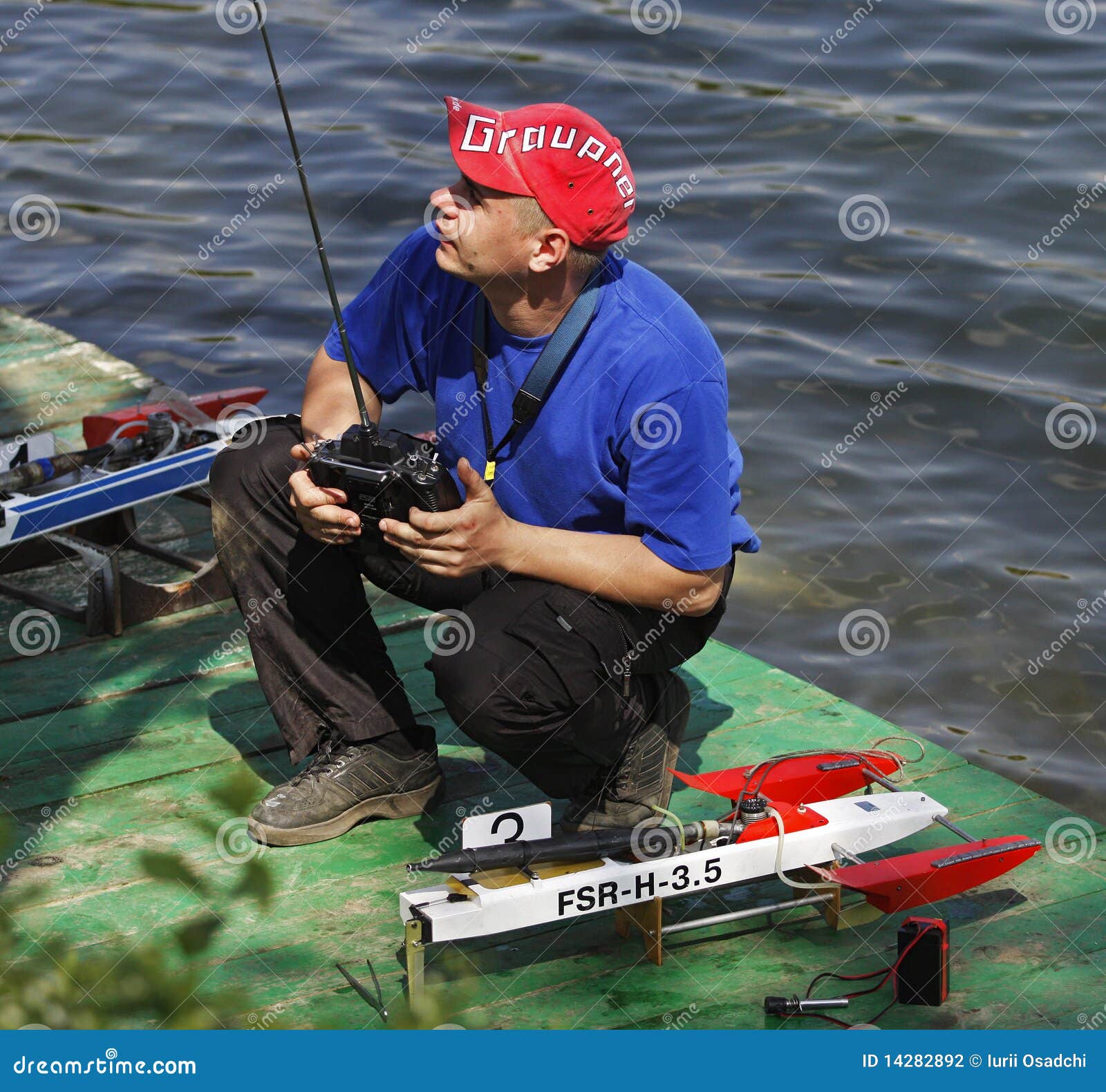 FSR class RC boat editorial photography. Image of river - 14282892