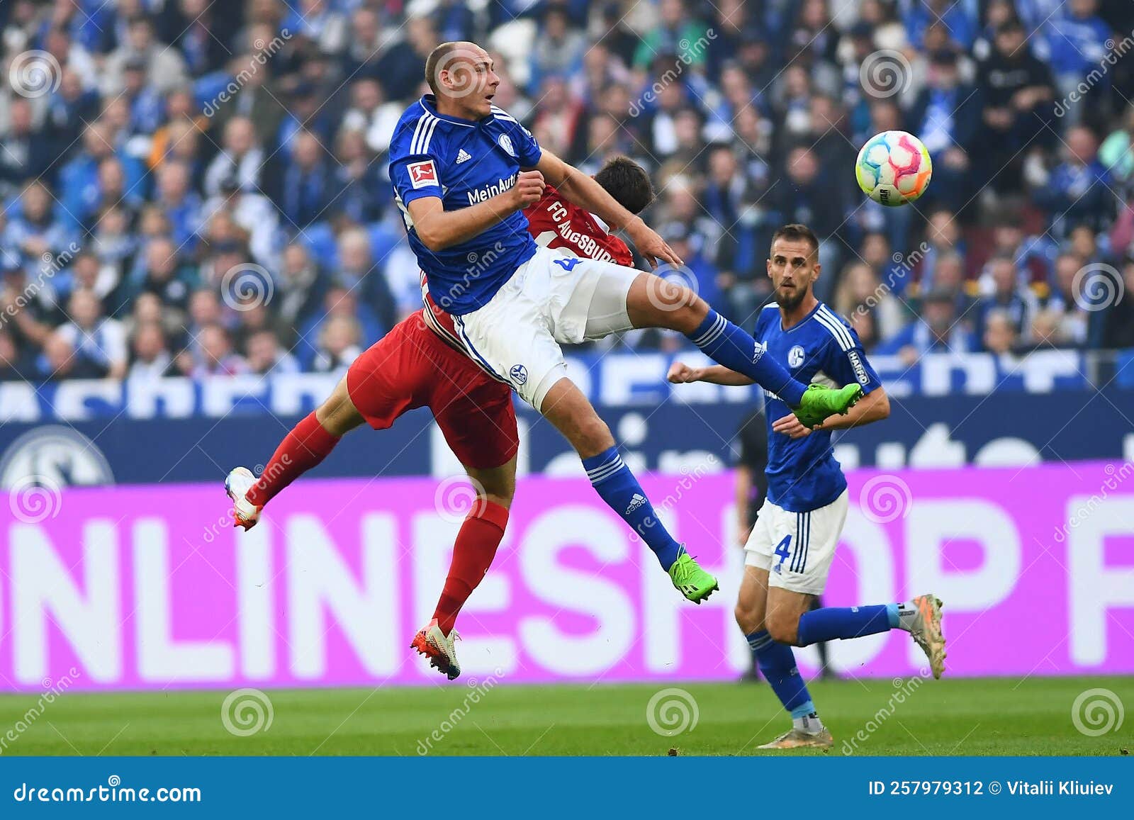 Fußballspiel Von Bundesliga Fc Schalke 04 Vs Fc Augsburg Redaktionelles Stockfotografie