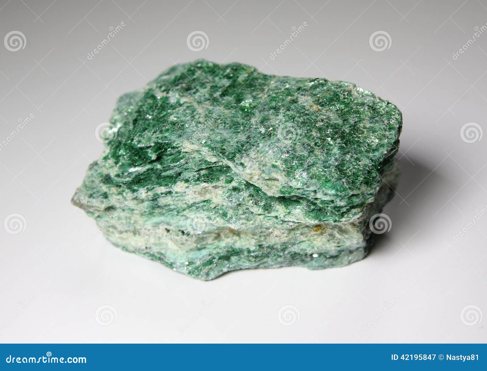 Pierre De Guérison Cristalline Du Fuchsite Cru Photo stock - Image