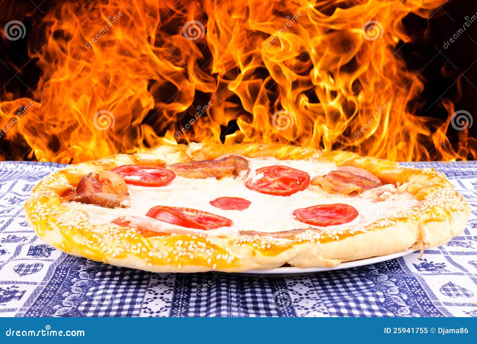 Fuego de la pizza imagen de archivo. Imagen de italiano 25941755
