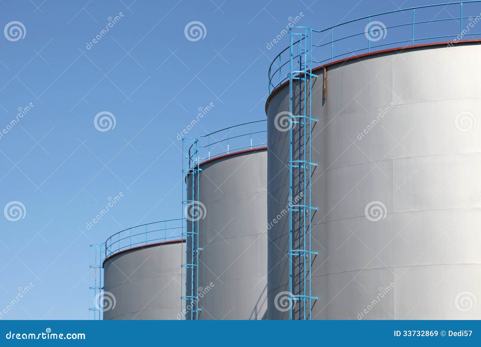Fuel storage tanks stock image. Image of fuel, bunker 33732869