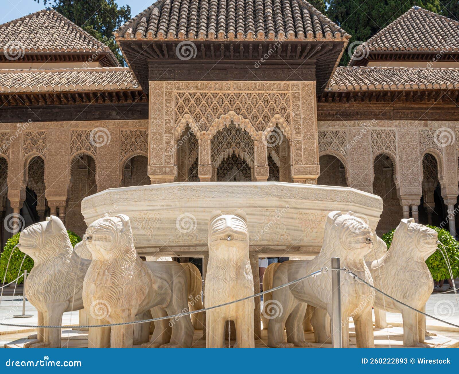 fuente de los leones en los palacios nazarÃÆÃÂ­s de la alhambra en